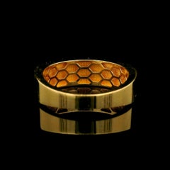 Estate 18k Yellow Gold Black & White Enamel Honey Comb Design Band Ring