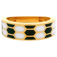 Estate 18k Yellow Gold Black 
White Enamel Honey Comb Design Band Ring