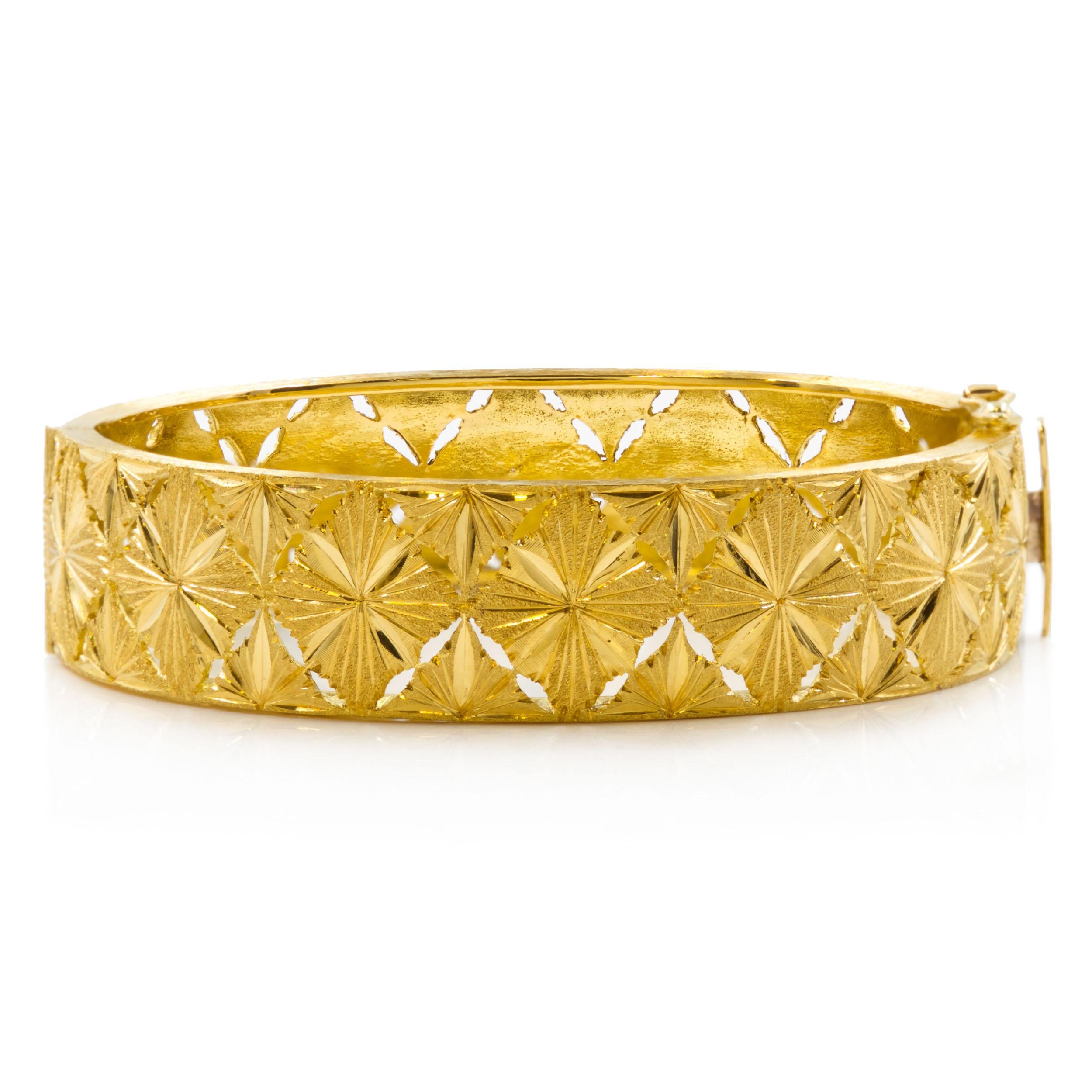 Modern Estate 18K Yellow Gold Bright-Cut Bangle Bracelet For Sale