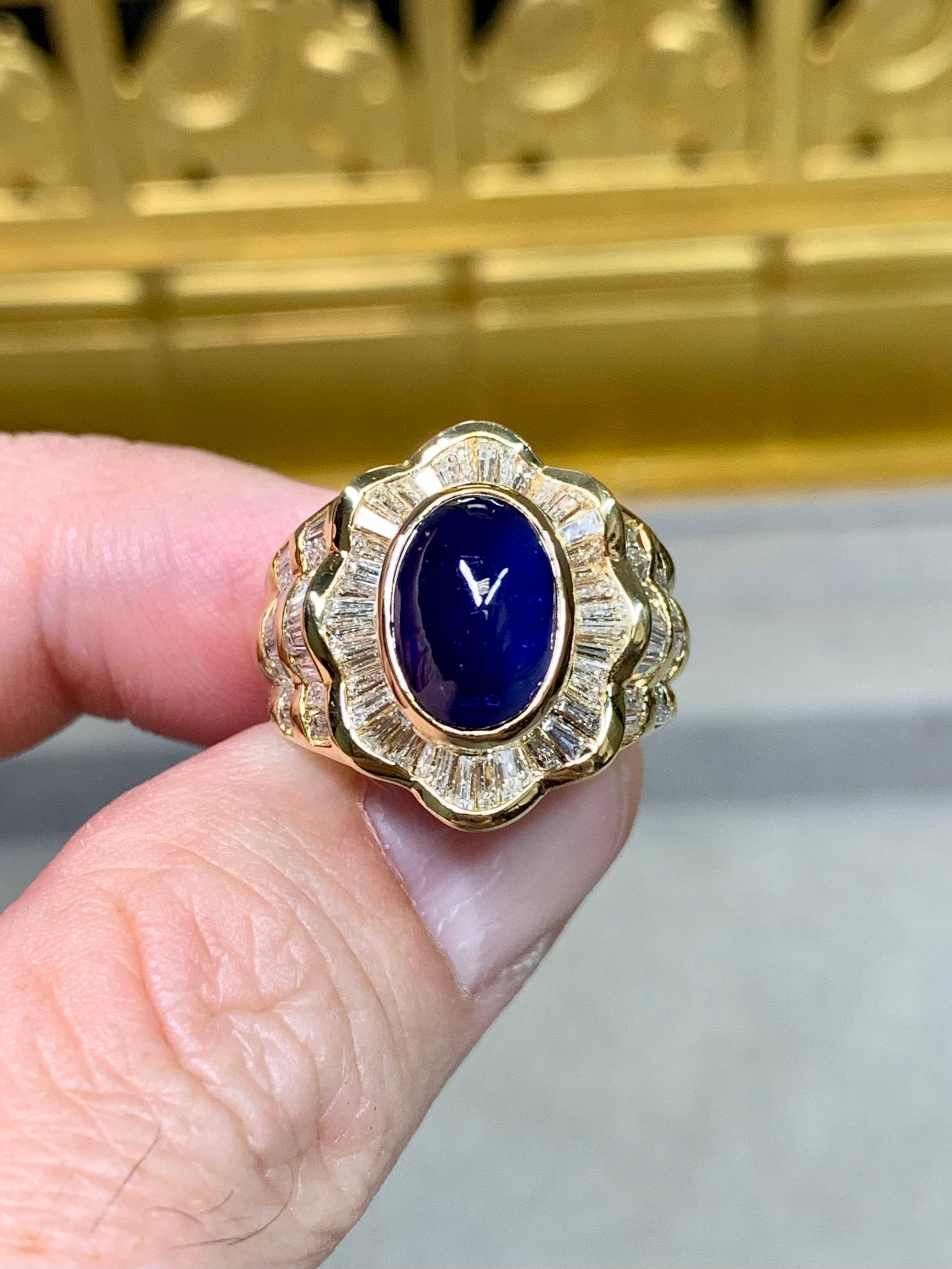 Bague Cocktail en or jaune 18K Cabochon Saphir Baguette Diamant 7.90ctw Excellent état - En vente à Winter Springs, FL