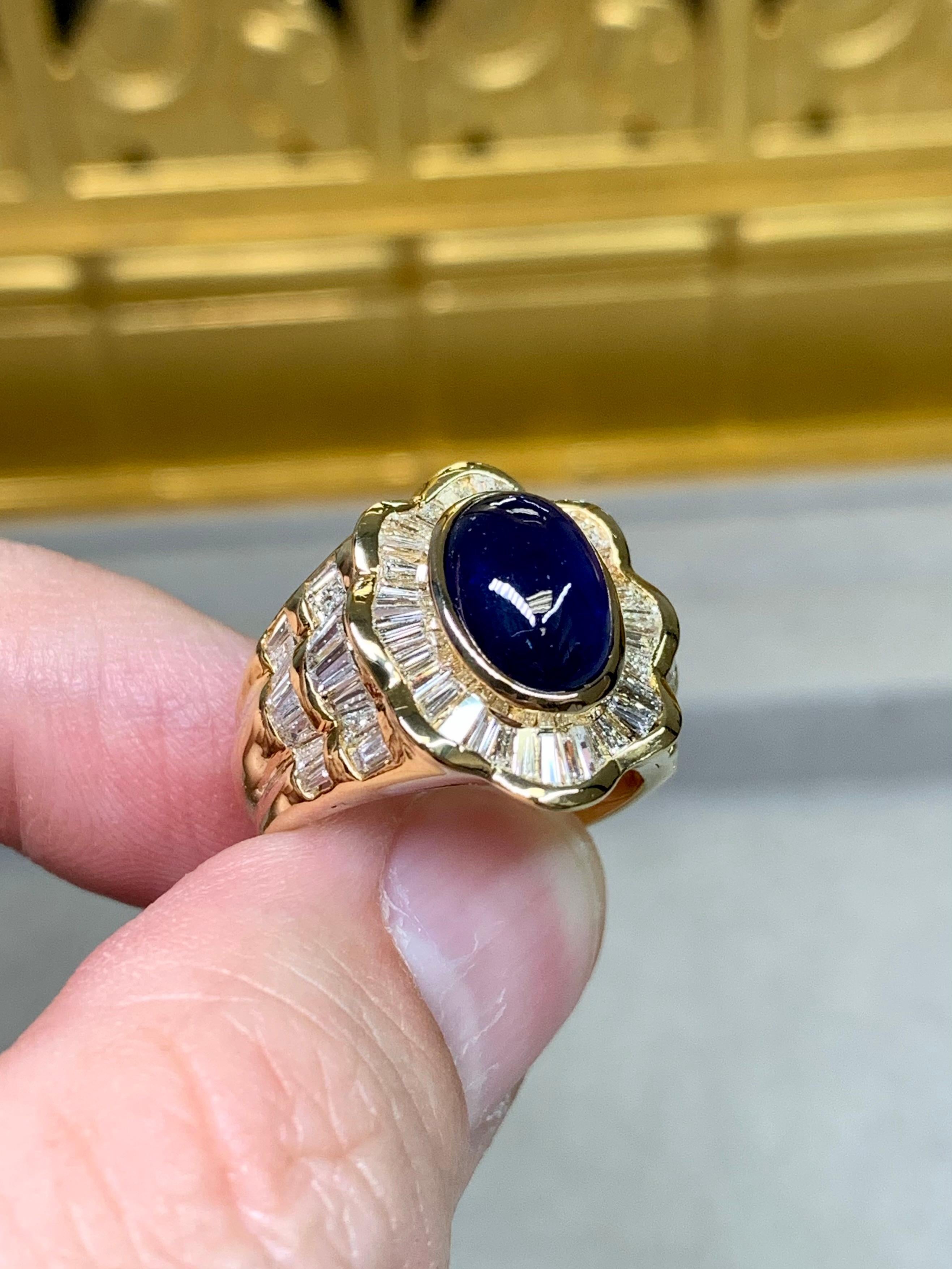 Bague Cocktail en or jaune 18K Cabochon Saphir Baguette Diamant 7.90ctw Unisexe en vente