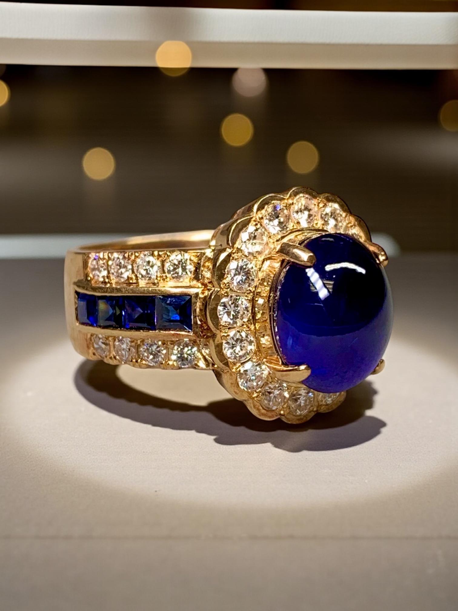Bague cocktail en or jaune 18K saphir cabochon diamant Rosetta 6.57ctw en vente 5