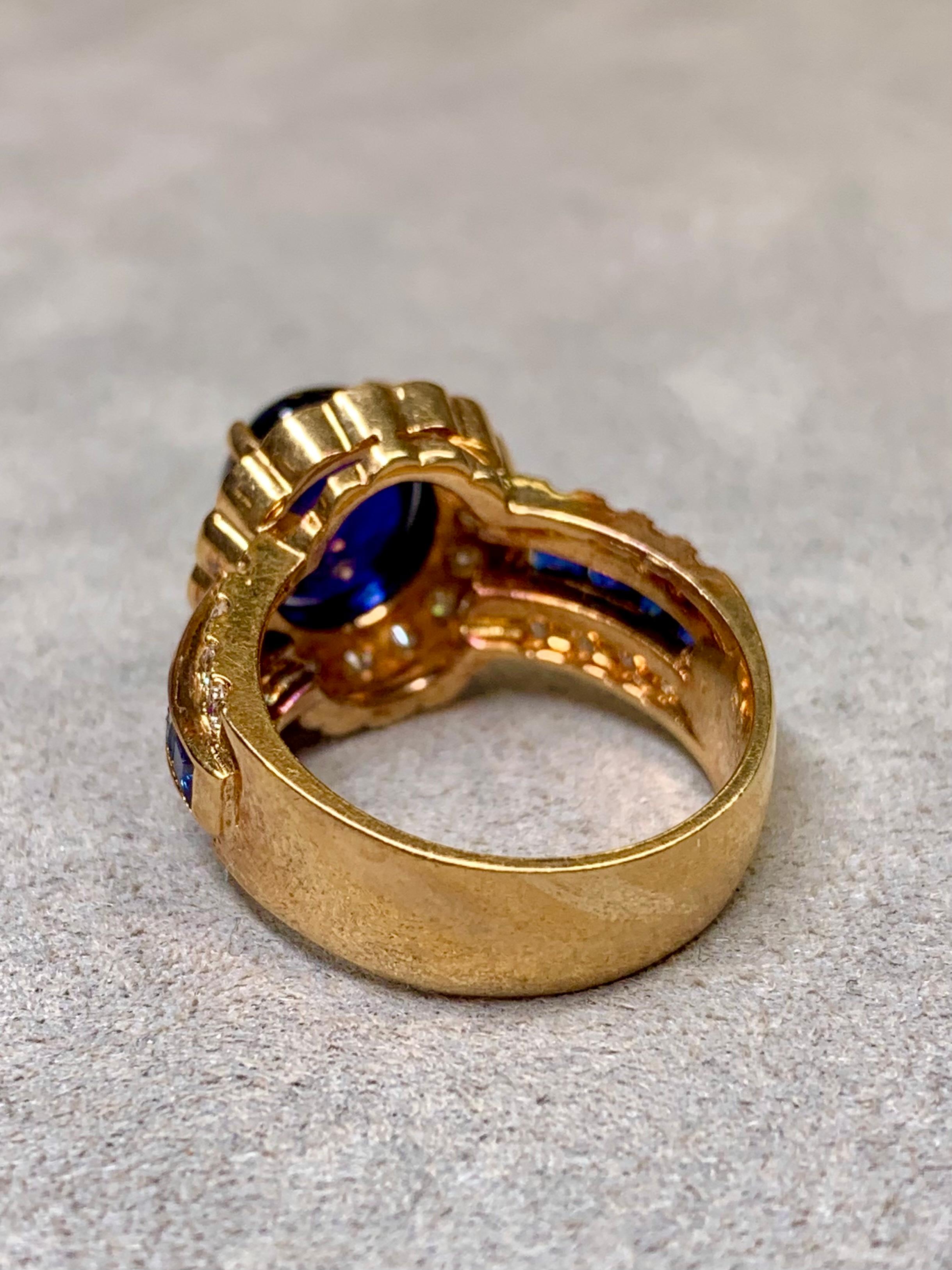 Contemporain Bague cocktail en or jaune 18K saphir cabochon diamant Rosetta 6.57ctw en vente