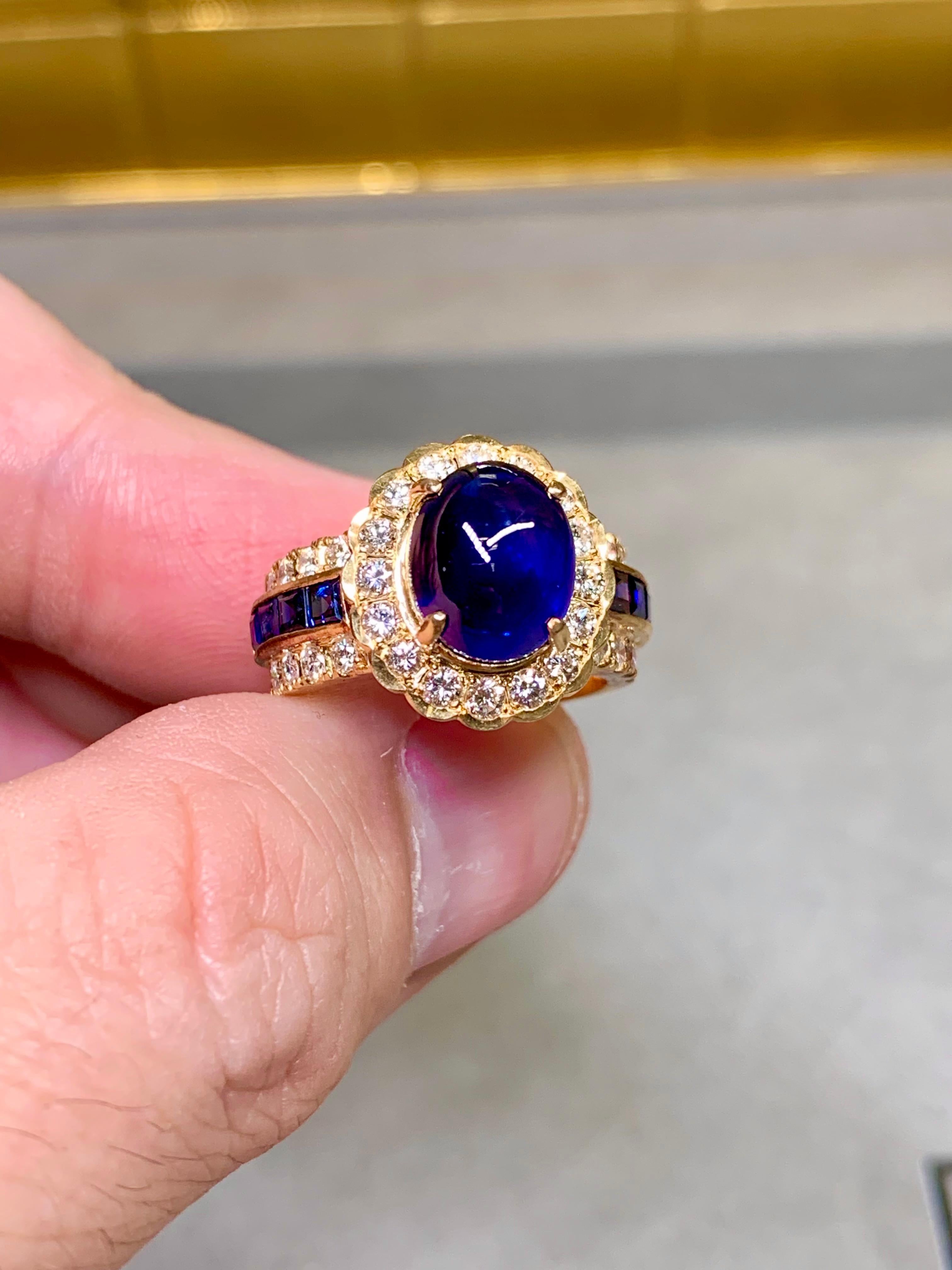 Bague cocktail en or jaune 18K saphir cabochon diamant Rosetta 6.57ctw en vente 1