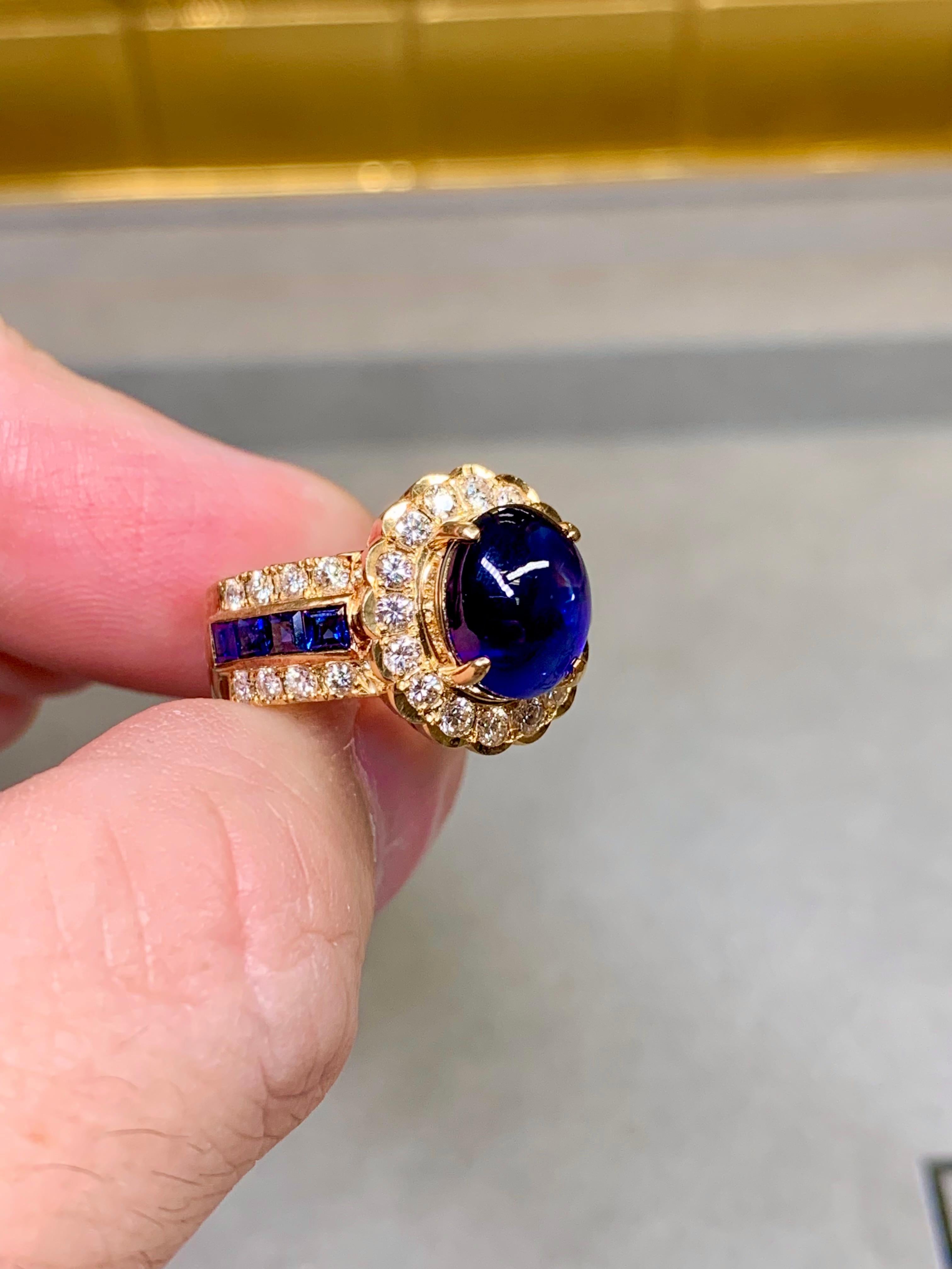 Bague cocktail en or jaune 18K saphir cabochon diamant Rosetta 6.57ctw en vente 2