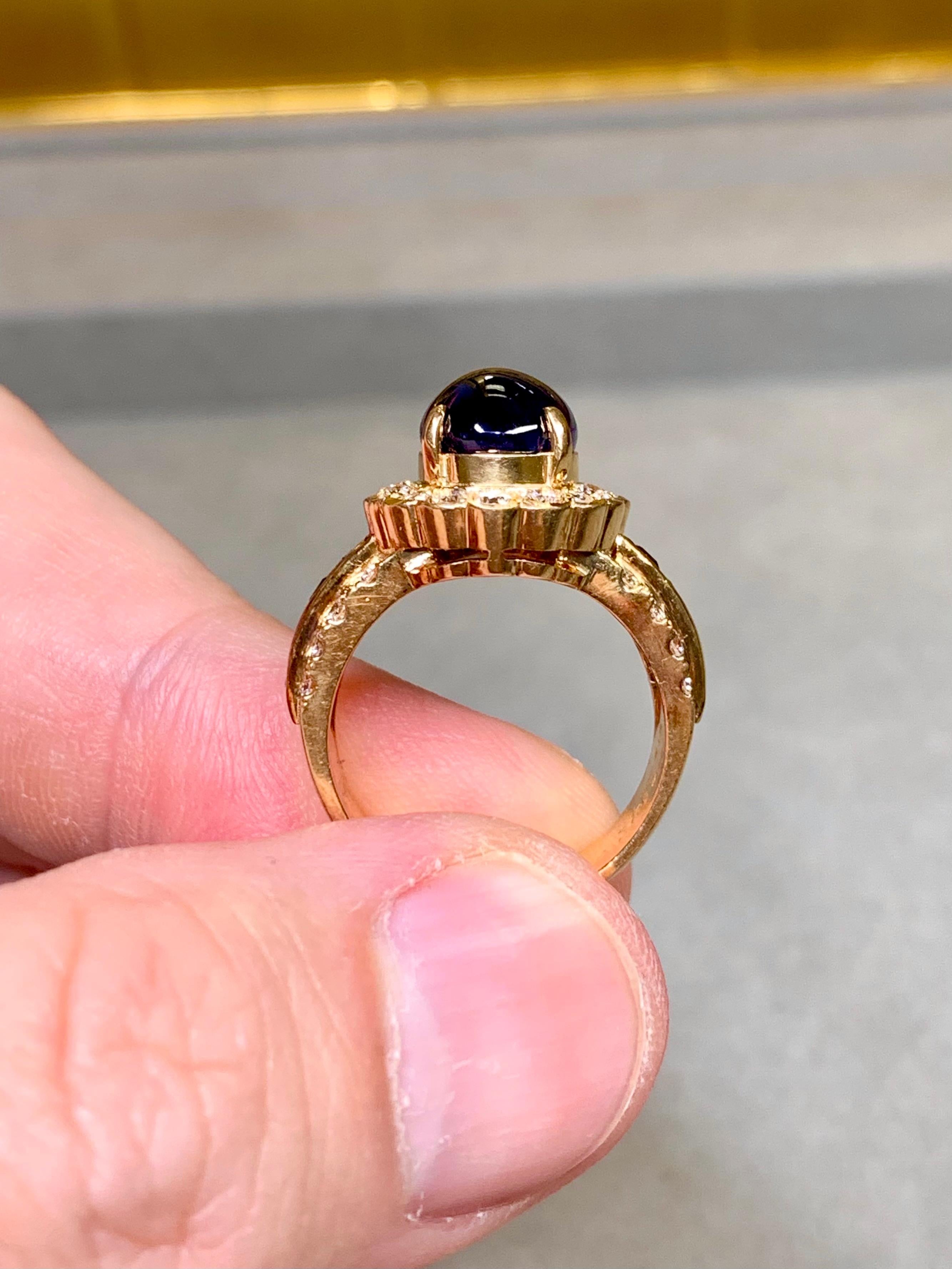 Bague cocktail en or jaune 18K saphir cabochon diamant Rosetta 6.57ctw en vente 3