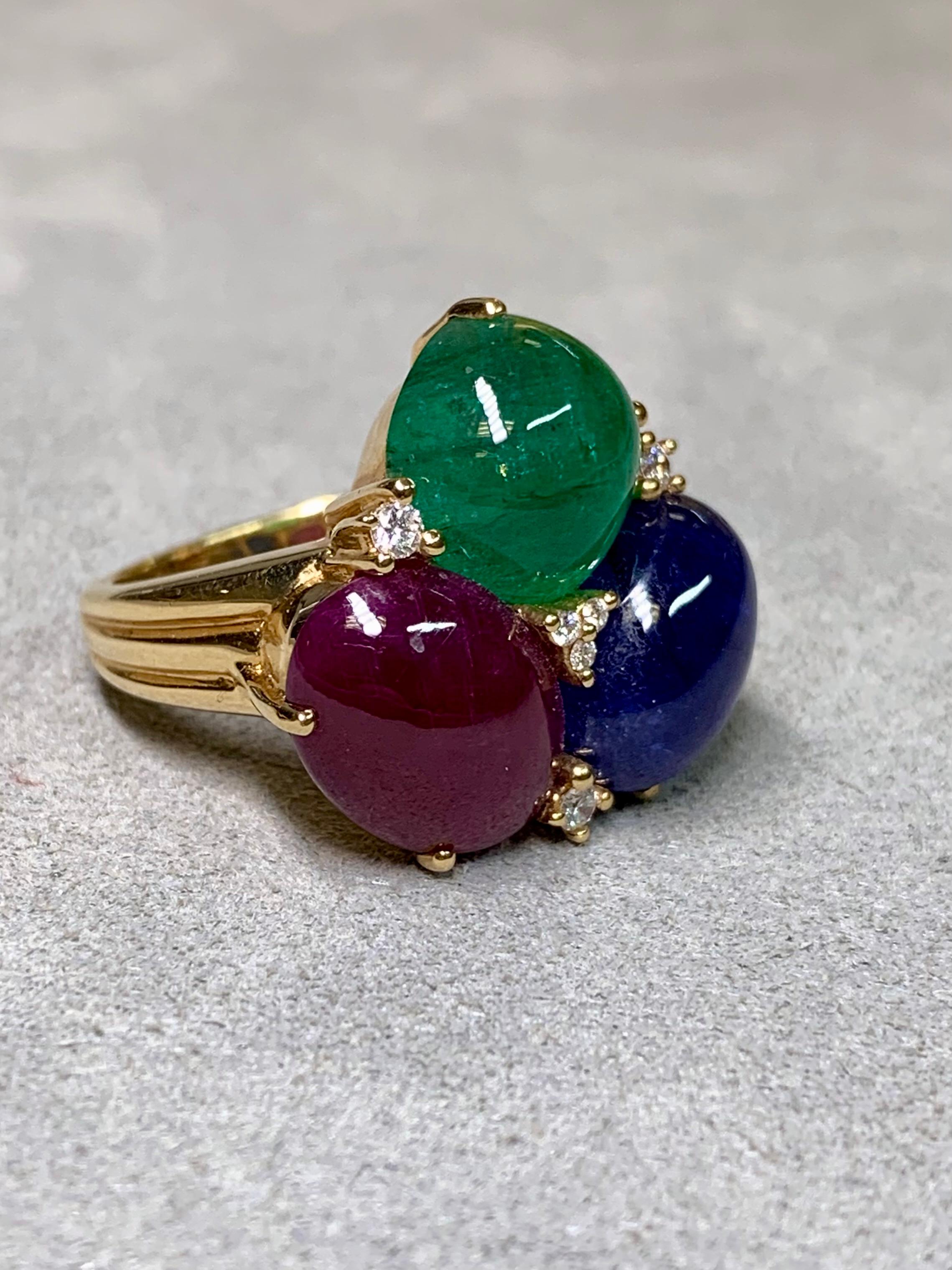Contemporary Estate 18K Yellow Gold Cabochon Sapphire Ruby Emerald Diamond Cocktail Ring 20ct For Sale