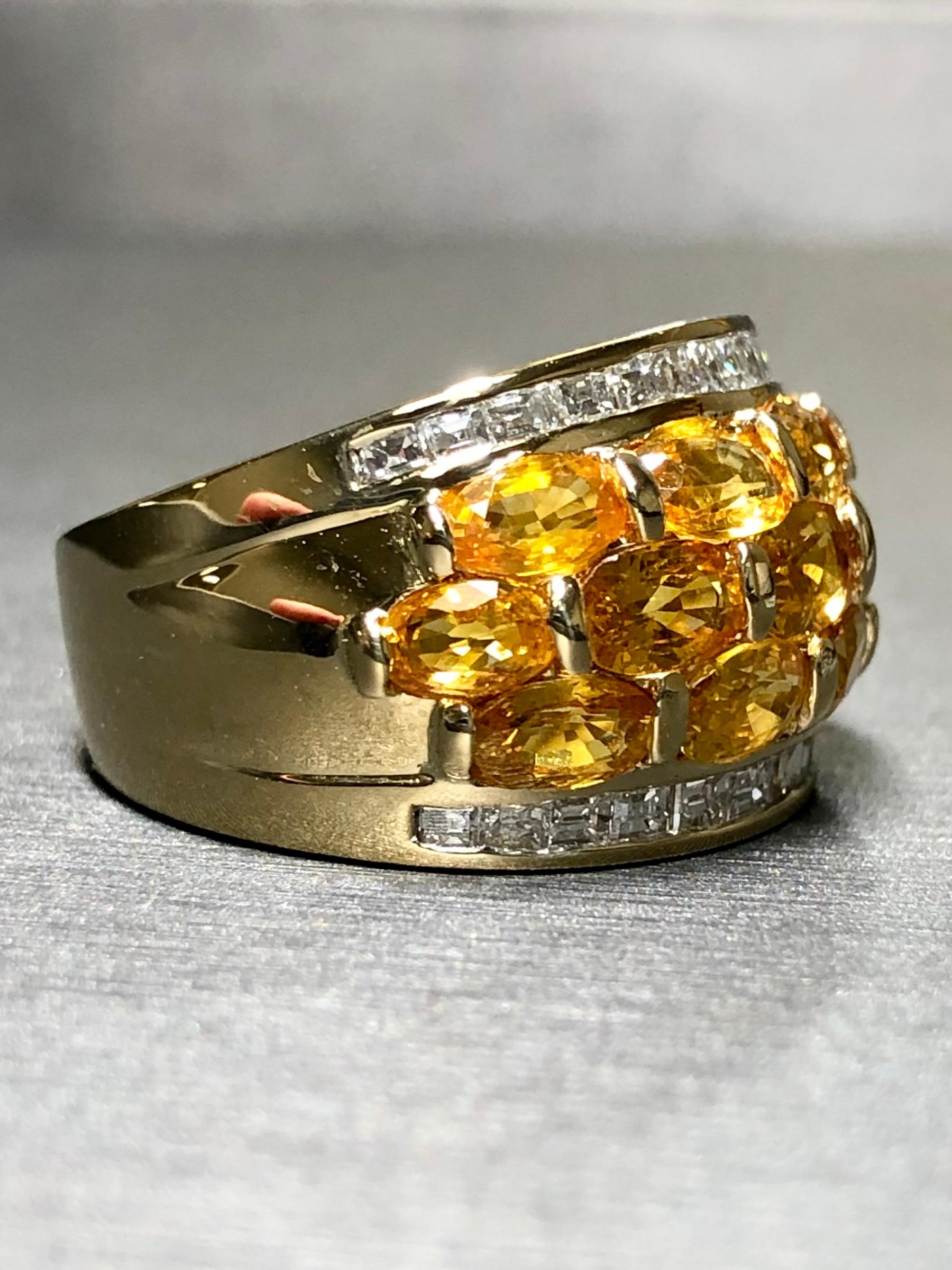 Impresionante anillo de herencia realizado en oro amarillo de 18 quilates que contiene aproximadamente 5,20 ctw de zafiros naturales naranjas, así como 1,40 ctw de diamantes talla carre de color G-H y claridad Vs1-2.


Dimensiones/Peso:

El anillo