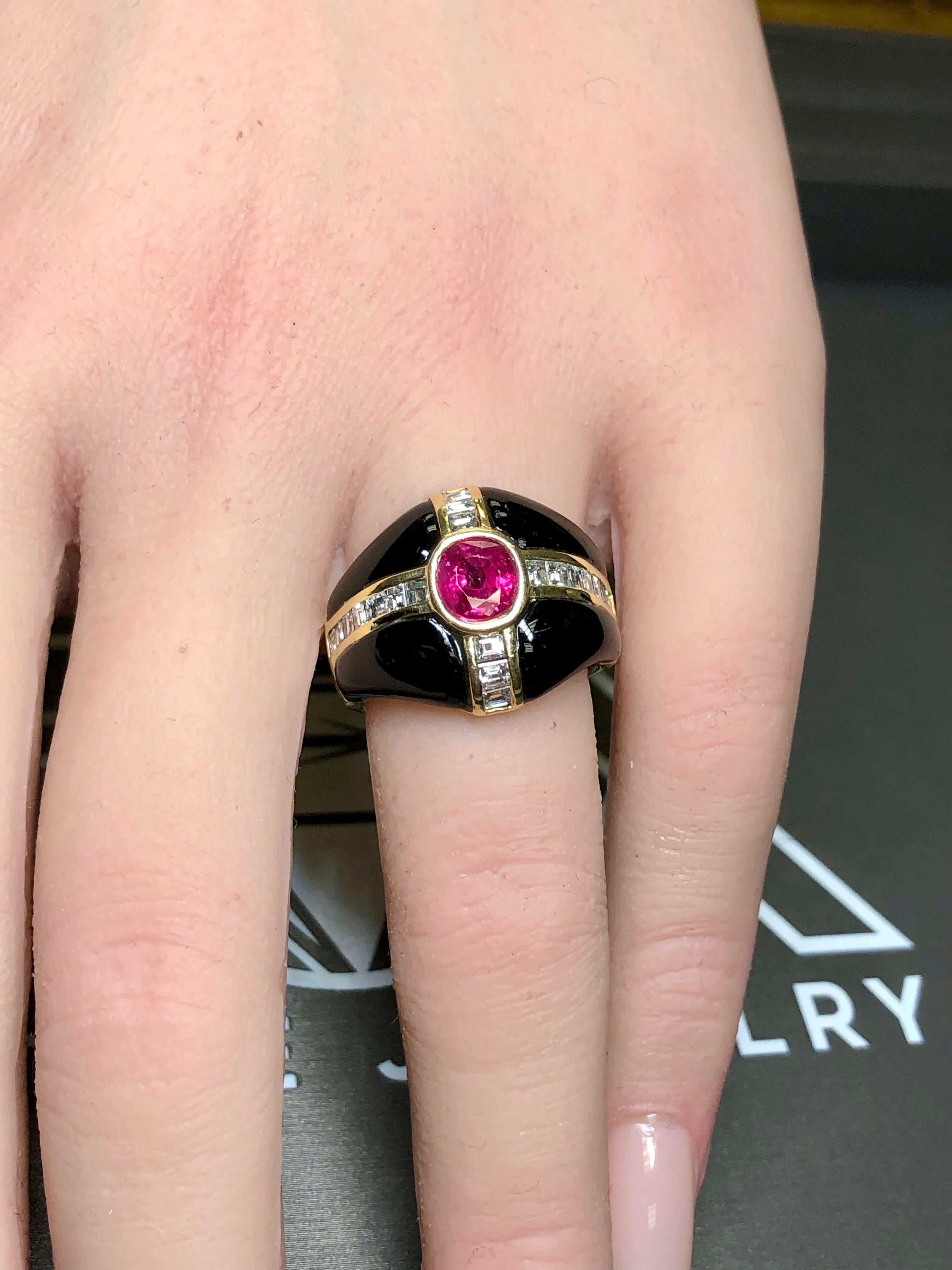 Anillo de cóctel de oro amarillo de 18 quilates con diamante baguette cuadrado Carre de rubí y ónice GIA en venta 6