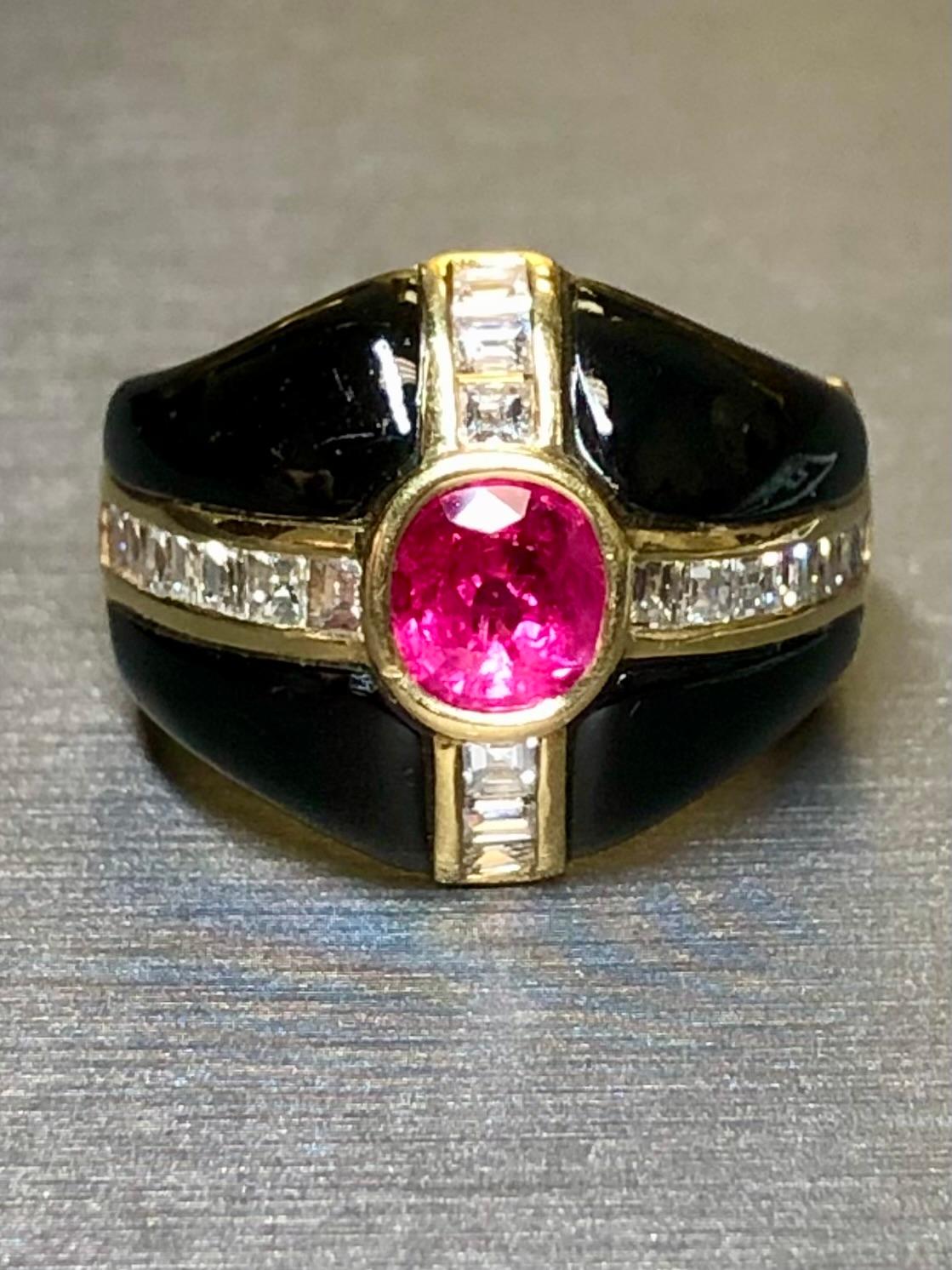 Anillo de cóctel de oro amarillo de 18 quilates con diamante baguette cuadrado Carre de rubí y ónice GIA en Bueno estado para la venta en Winter Springs, FL