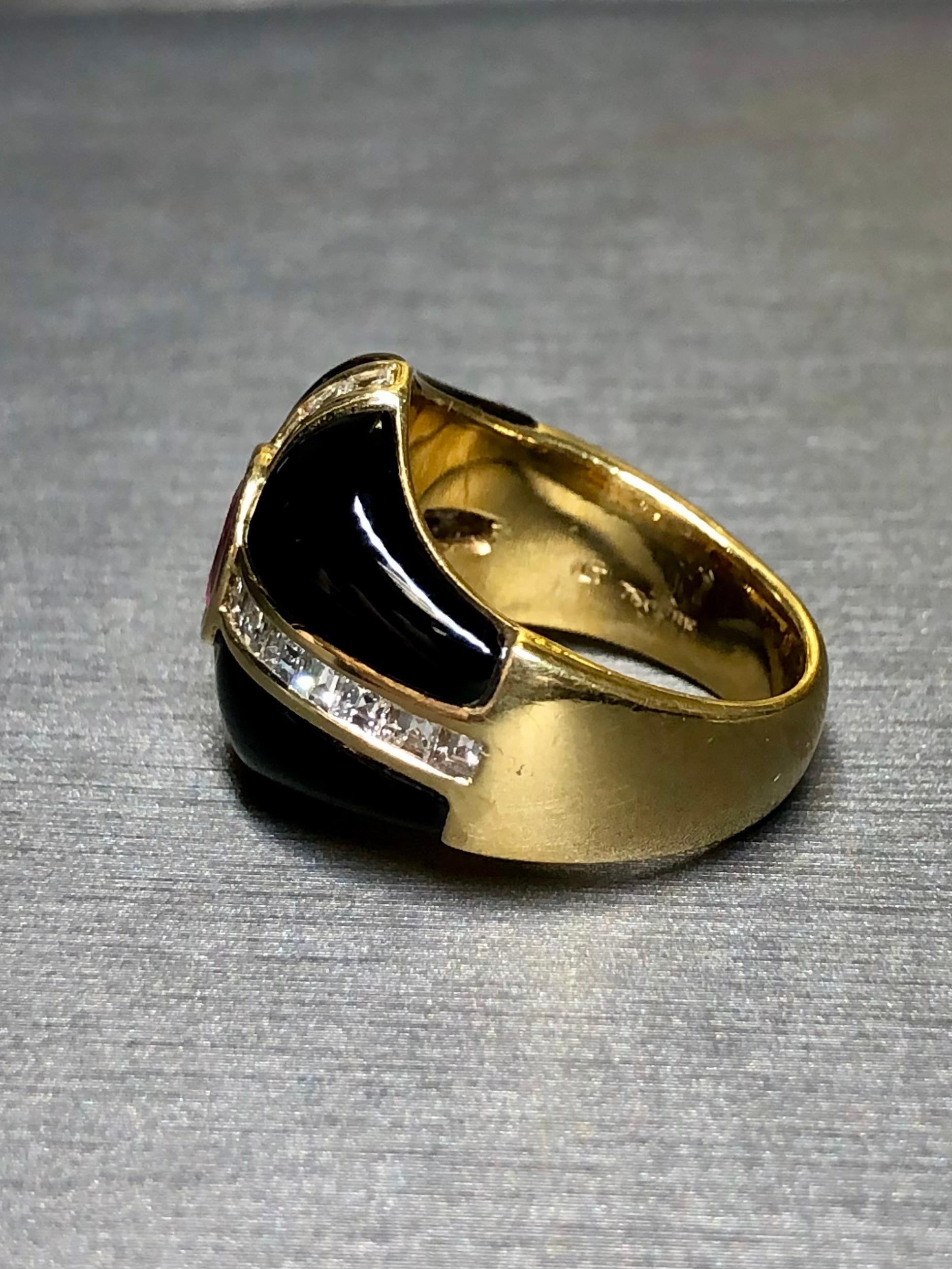 Anillo de cóctel de oro amarillo de 18 quilates con diamante baguette cuadrado Carre de rubí y ónice GIA en venta 3