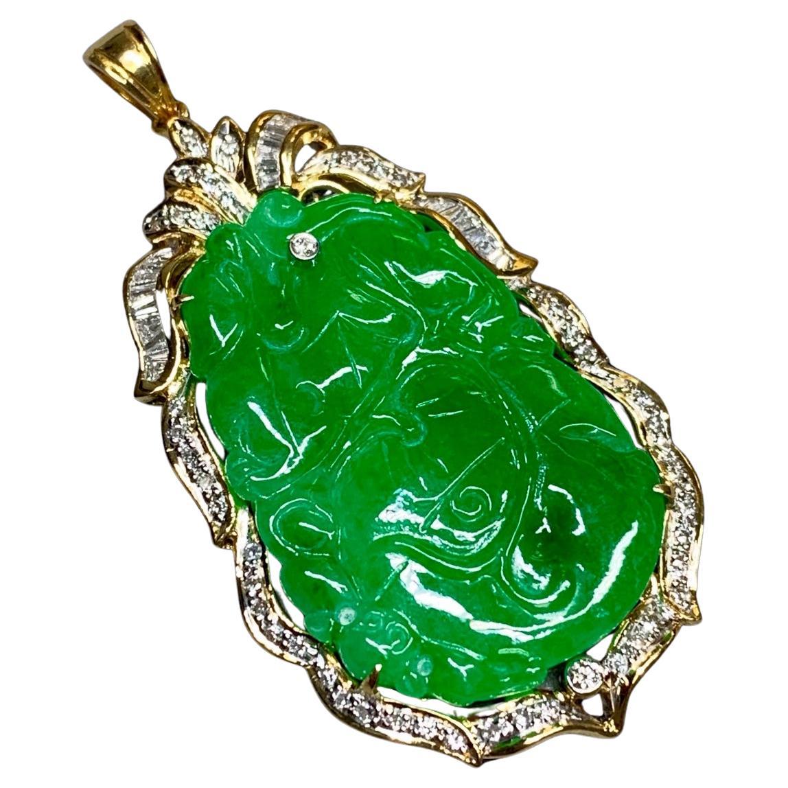 Estate Or jaune 18K Jade vert sculpté Baguette Diamant rond Large Pendentif en vente