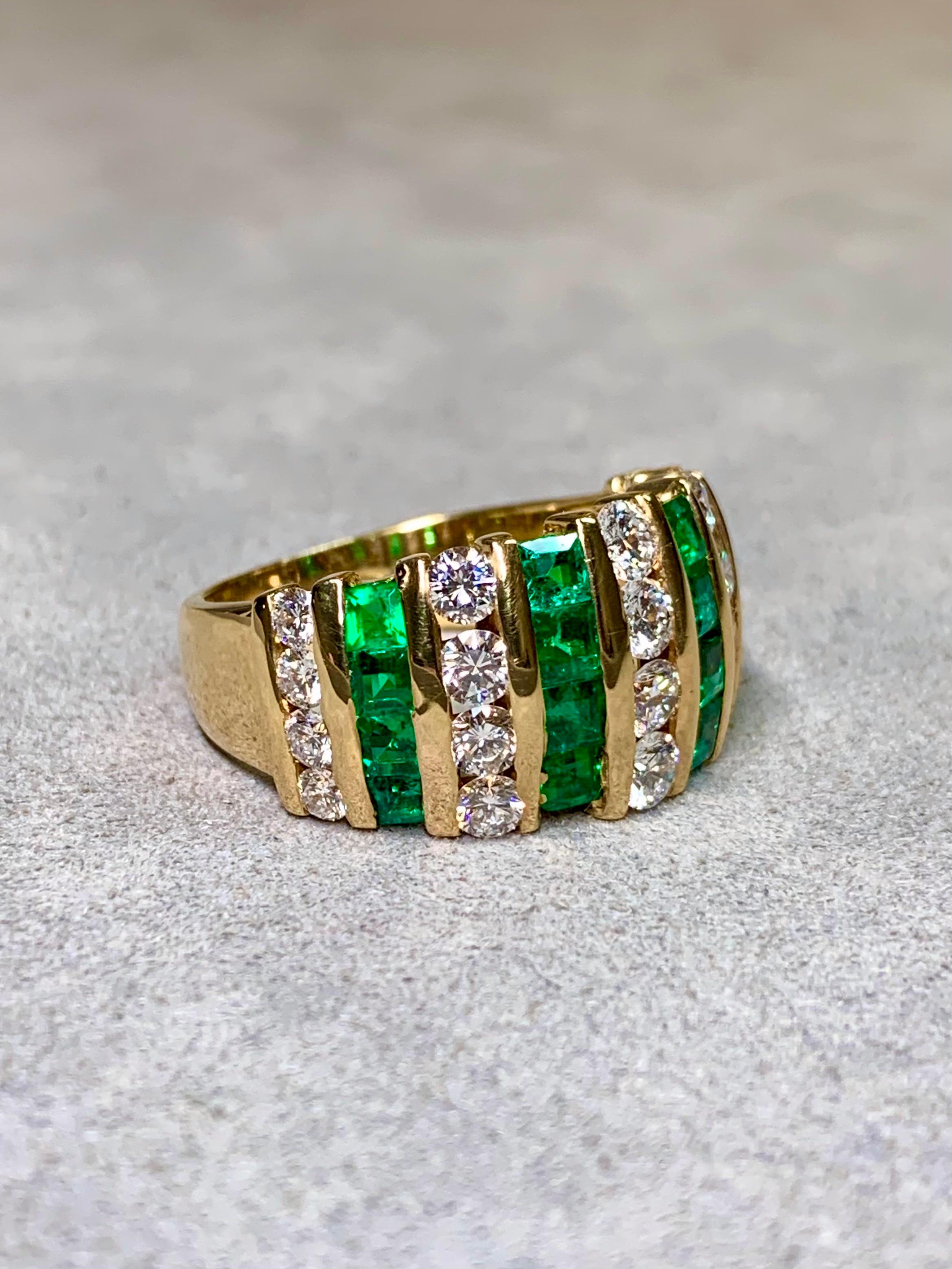 Estate 18K Gelbgold Channel Set Square Smaragd Diamant Cocktail Ring 4,60ctw (Carréeschliff) im Angebot