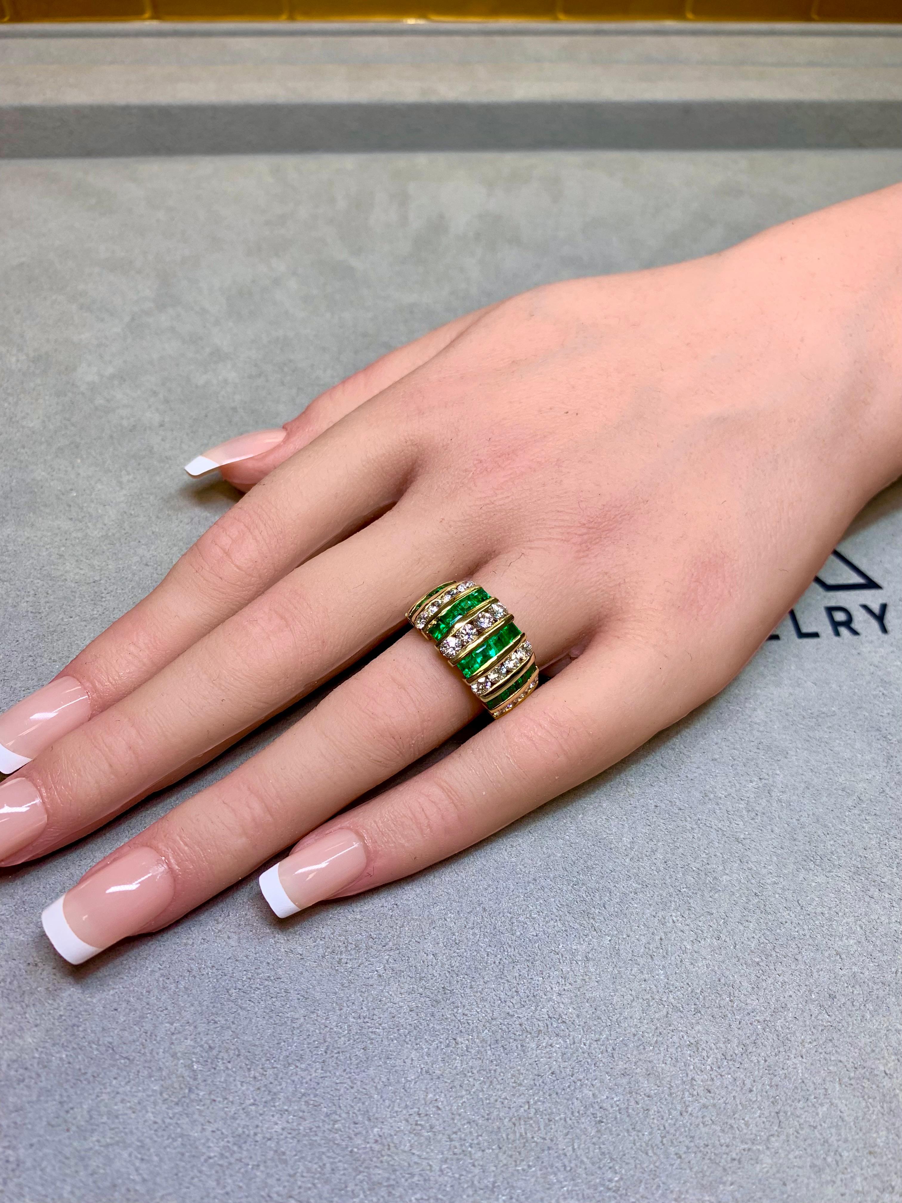 Estate 18K Gelbgold Channel Set Square Smaragd Diamant Cocktail Ring 4,60ctw im Angebot 1