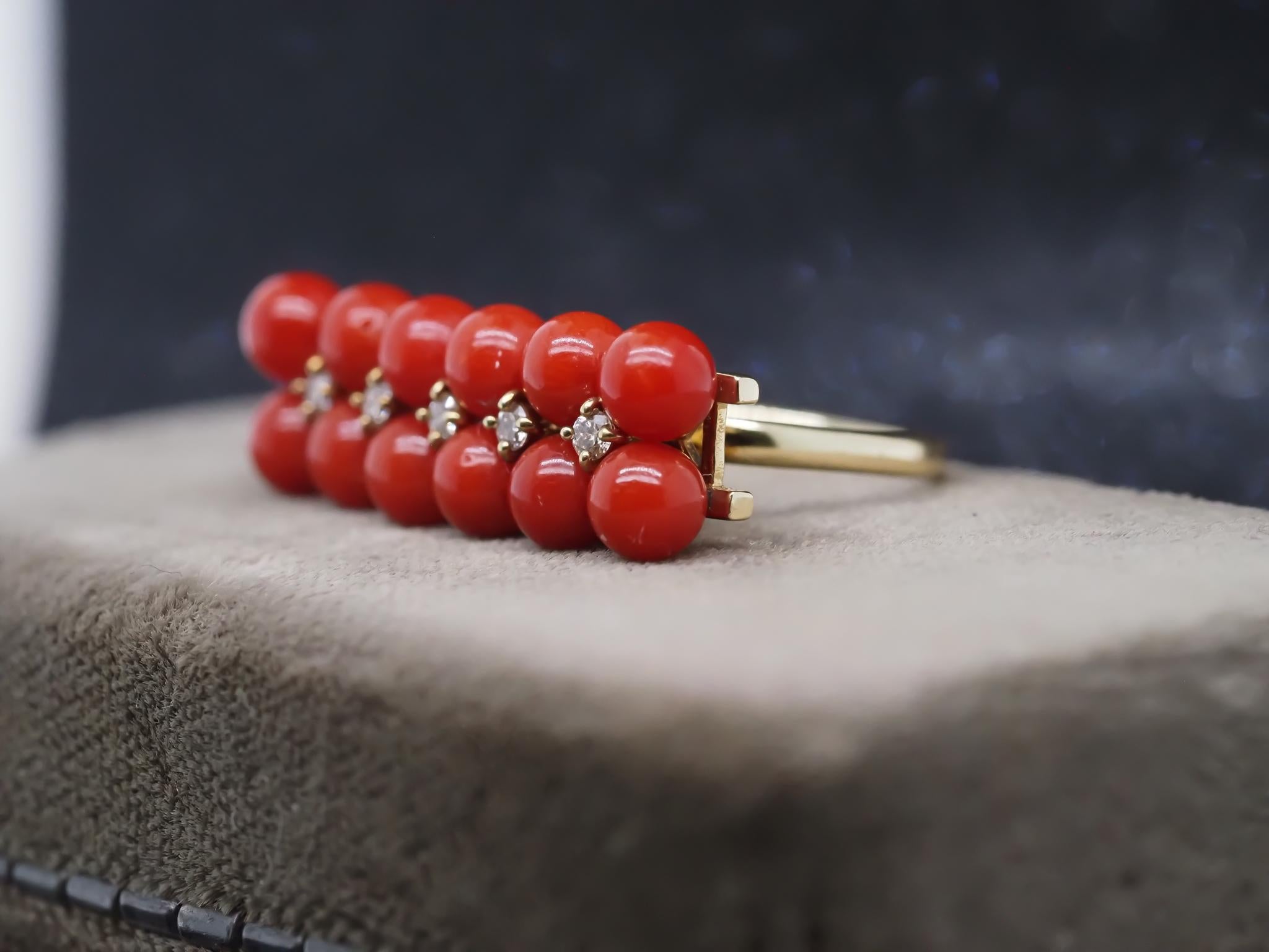 Brilliant Cut Estate 18K Yellow Gold Coral and Diamond Horizontal Bar Ring For Sale