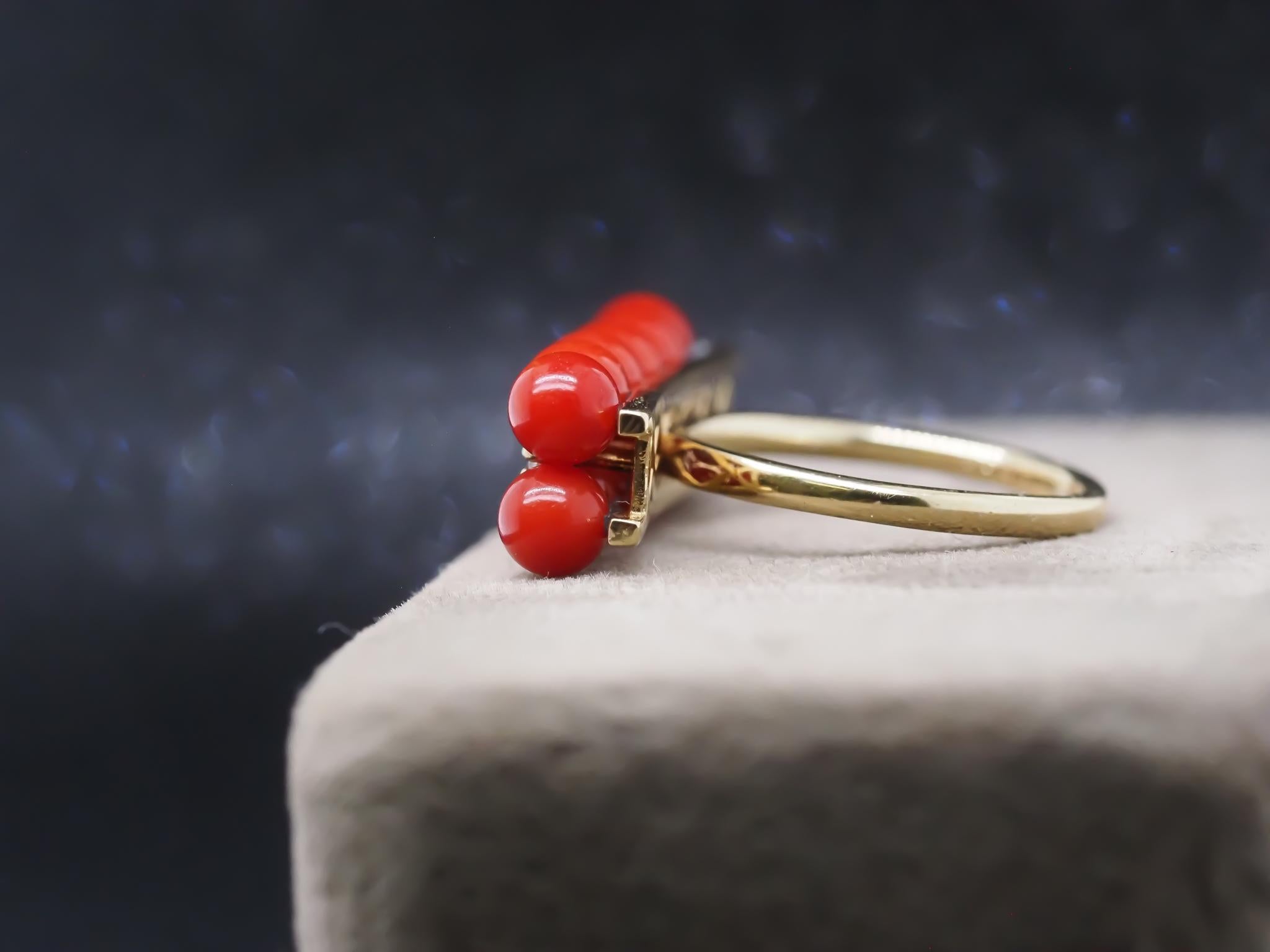 Estate 18K Yellow Gold Coral and Diamond Horizontal Bar Ring For Sale 1