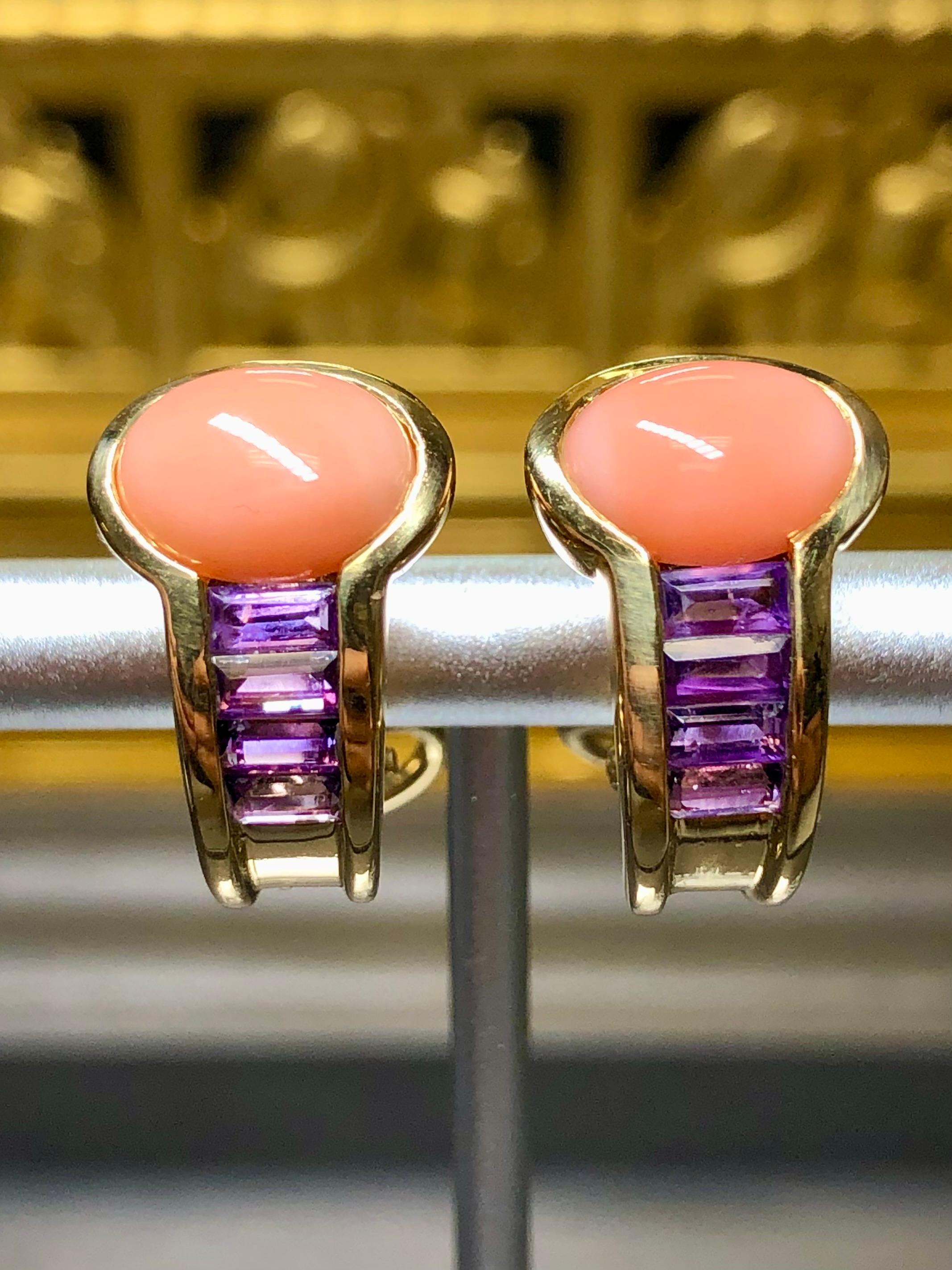 Estate 18K Yellow Gold Coral Cabochon Amethyst Baguette Huggie Earrings SIGNEDI In Good Condition For Sale In Winter Springs, FL