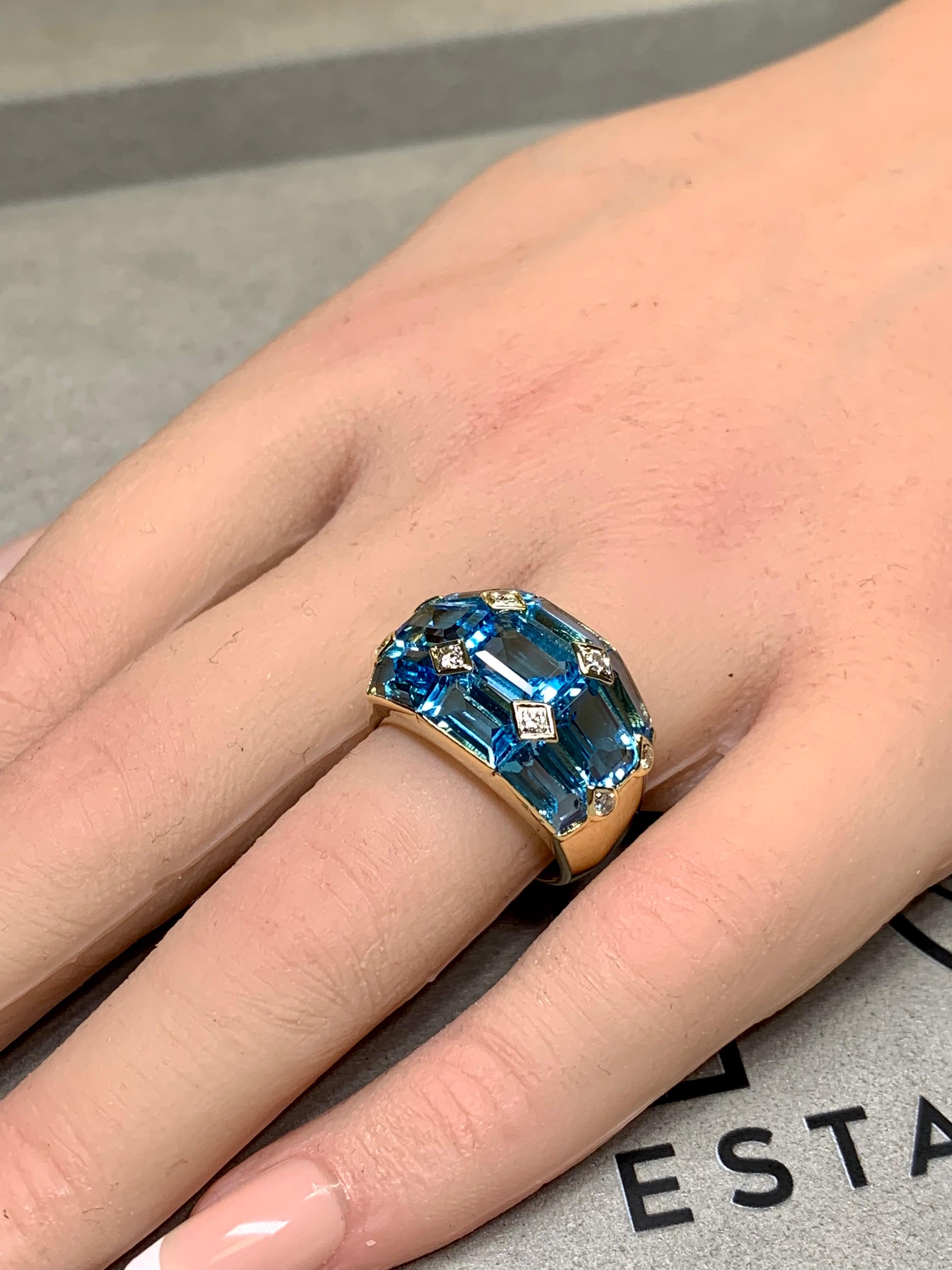 Bague de succession en or jaune 18 carats calibrée sur mesure avec topaze bleue et diamants 13,20 ctw en vente 4