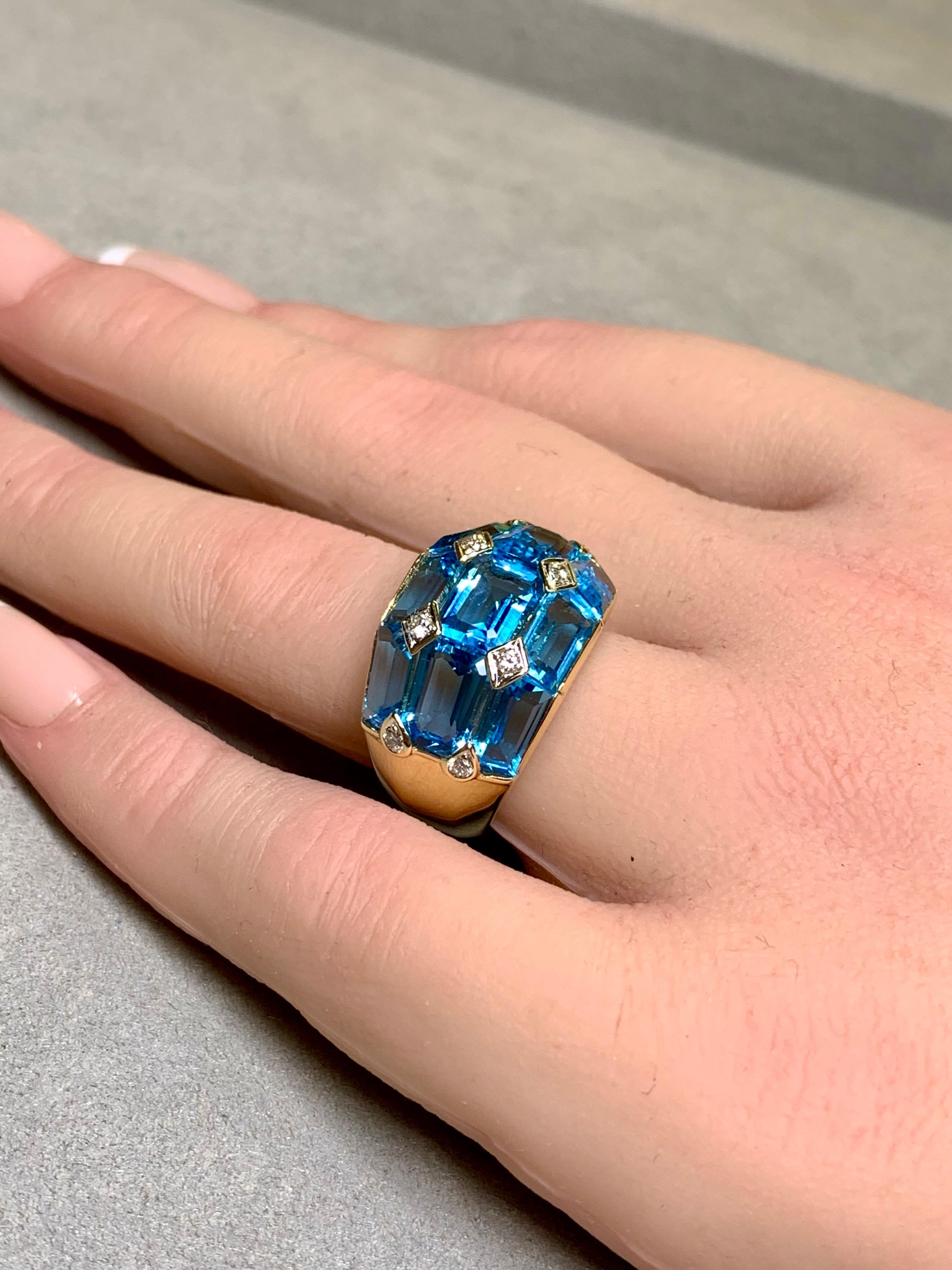 Bague de succession en or jaune 18 carats calibrée sur mesure avec topaze bleue et diamants 13,20 ctw en vente 5