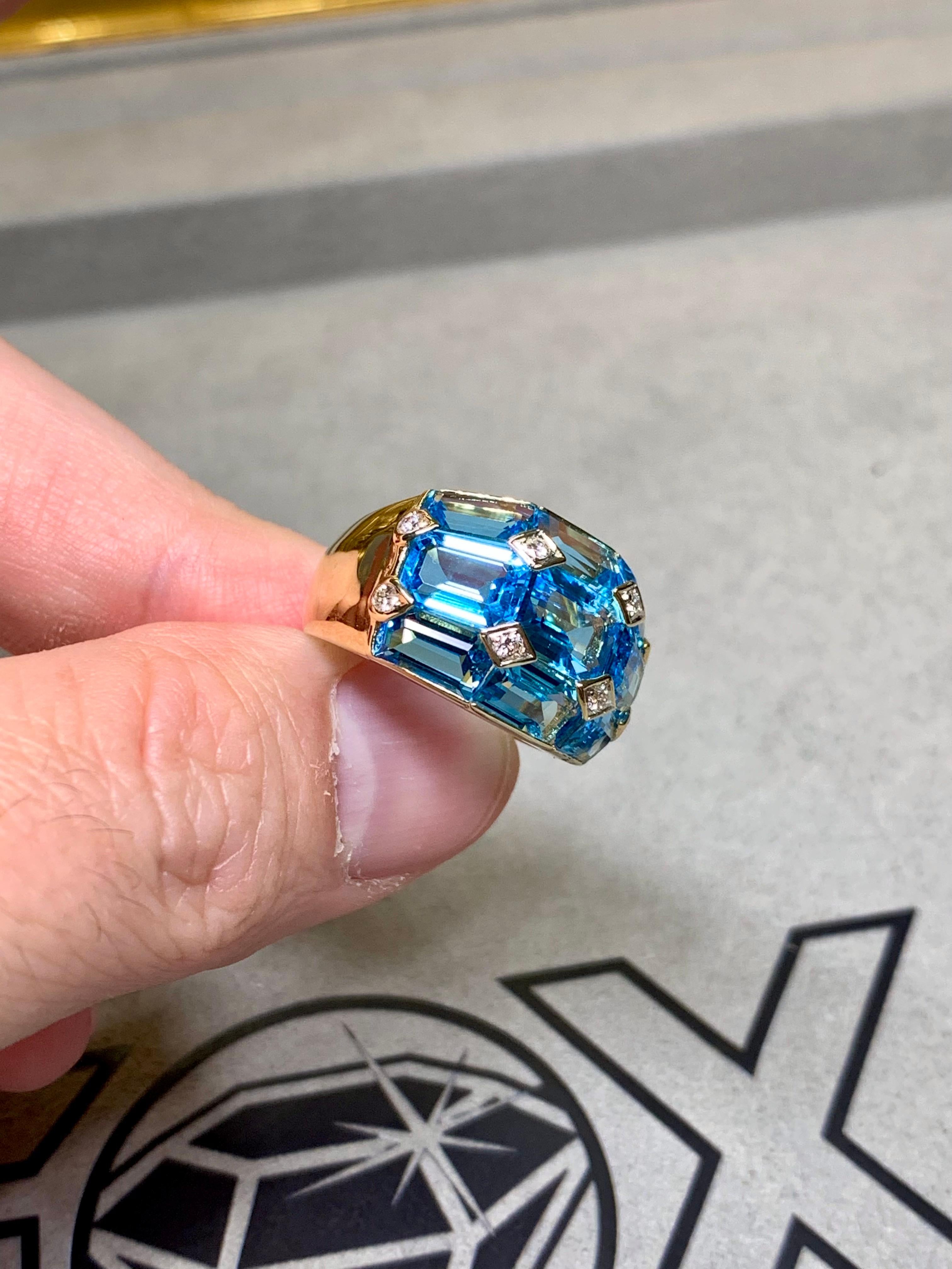Bague de succession en or jaune 18 carats calibrée sur mesure avec topaze bleue et diamants 13,20 ctw en vente 1