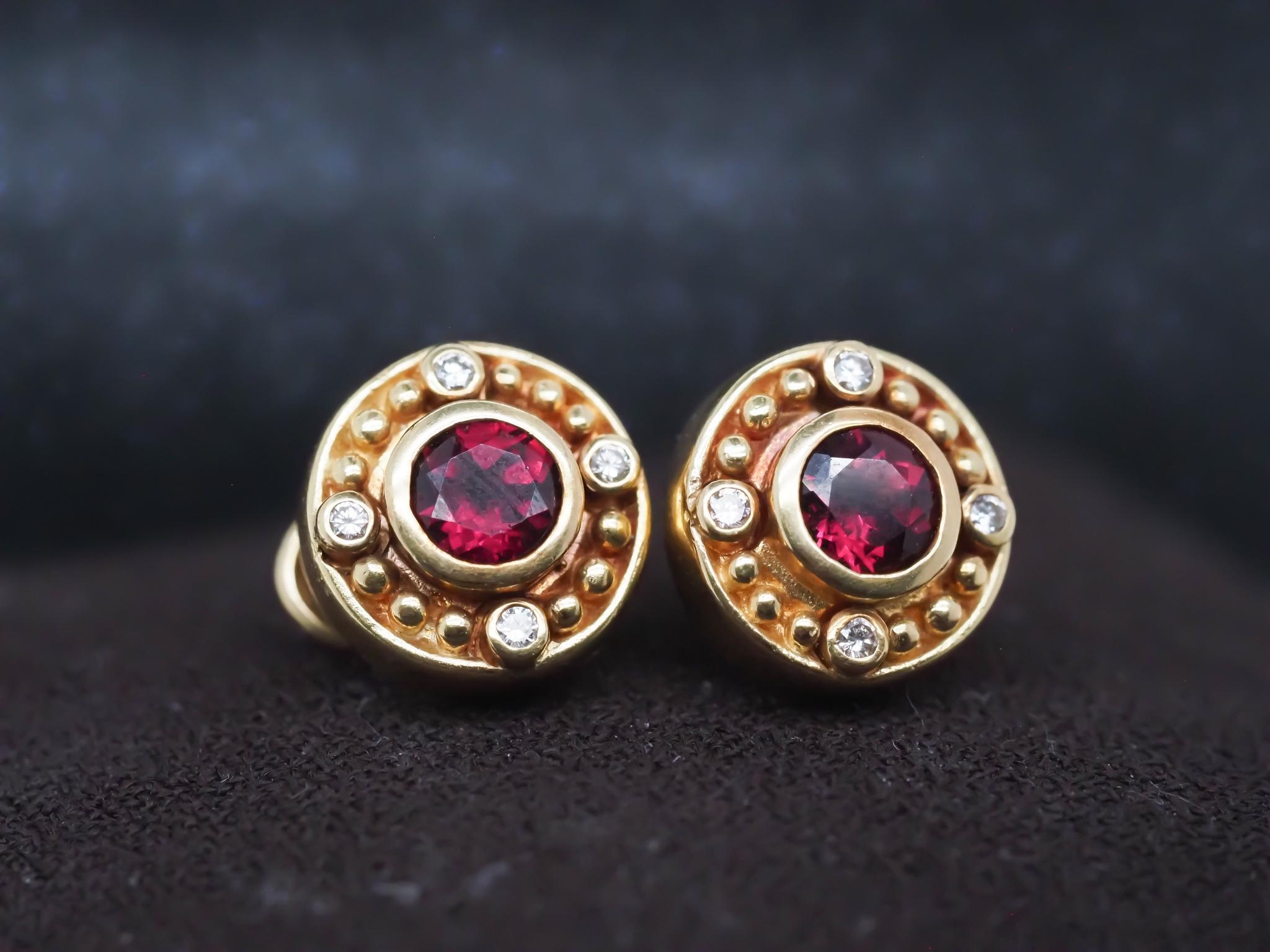 Boucles d'oreilles en or jaune 18K avec diamants et tourmaline - VHK#573a Bon état - En vente à Hicksville, NY