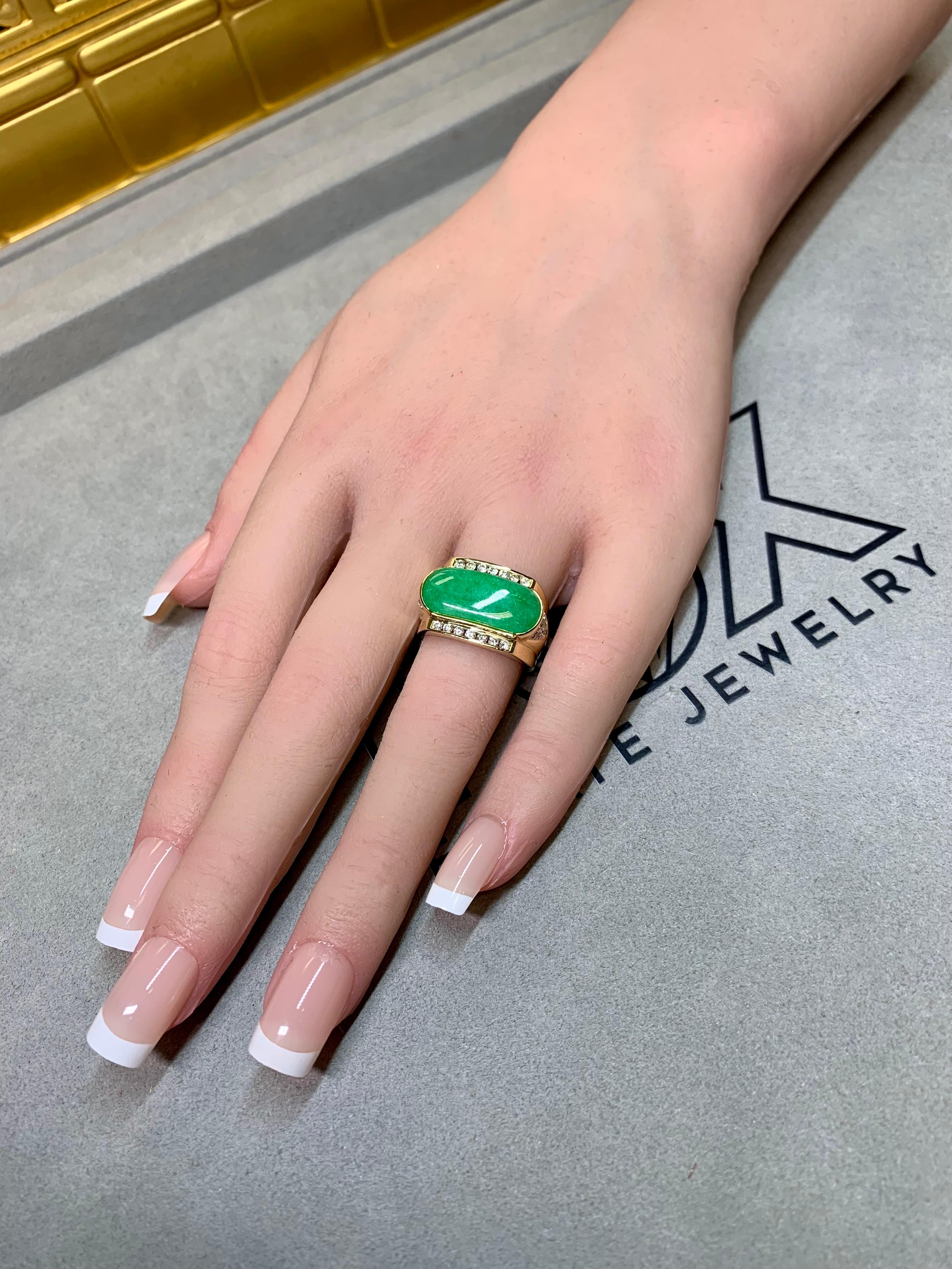 Anello di proprietà in oro giallo 18 carati con giada cabochon allungata est-ovest e diamanti in vendita 4