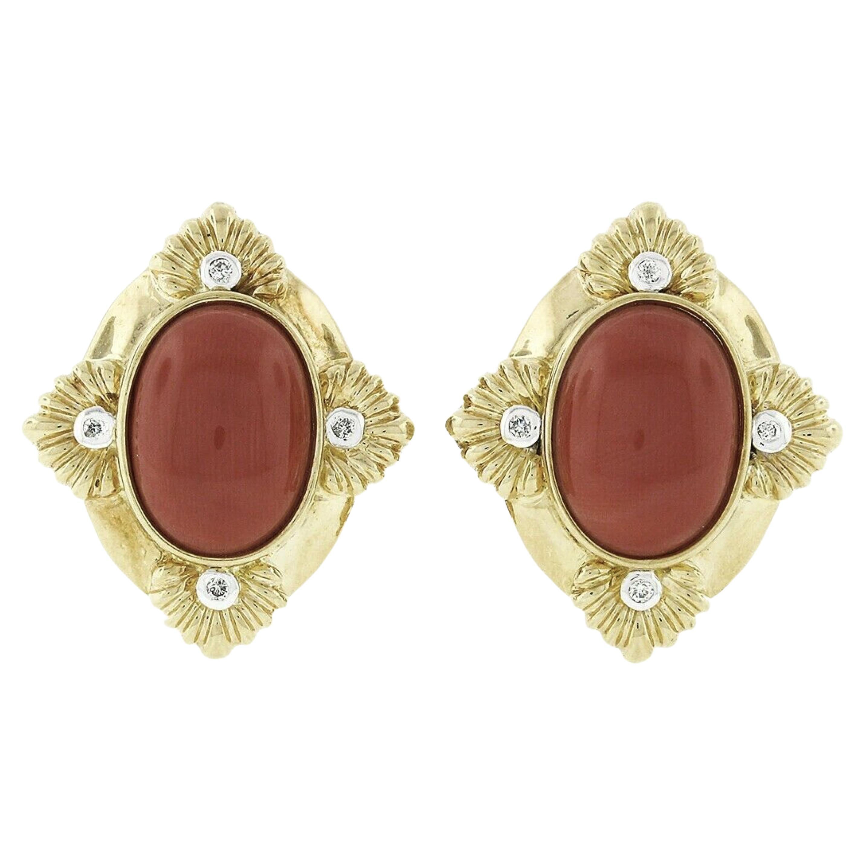 Clips d'oreilles Omega en or jaune 18 carats avec cabochon ovale en corail et diamants certifiés GIA