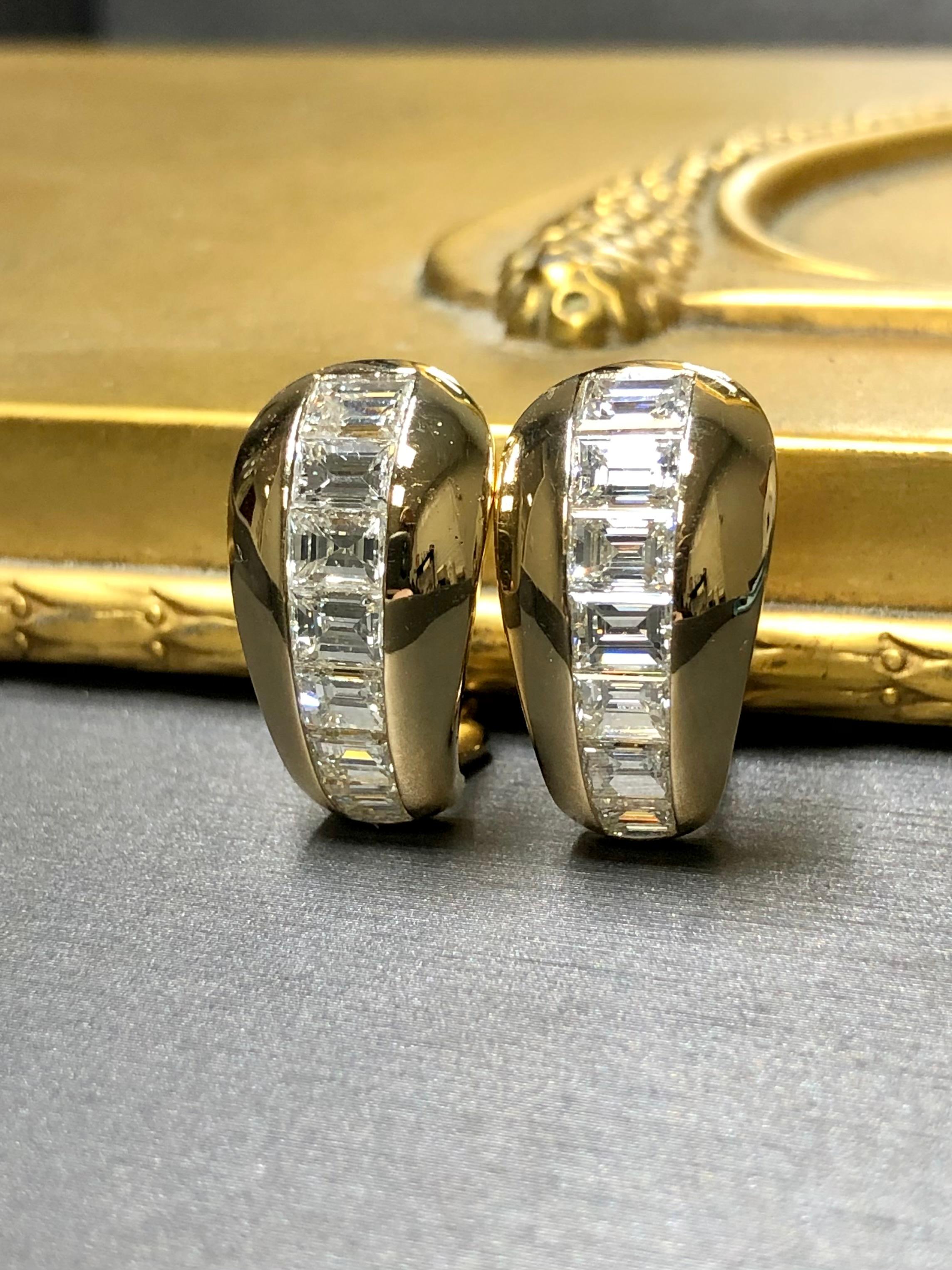 Estate 18K Yellow Gold Large Baguette Diamond Huggie Earrings G Vs 1