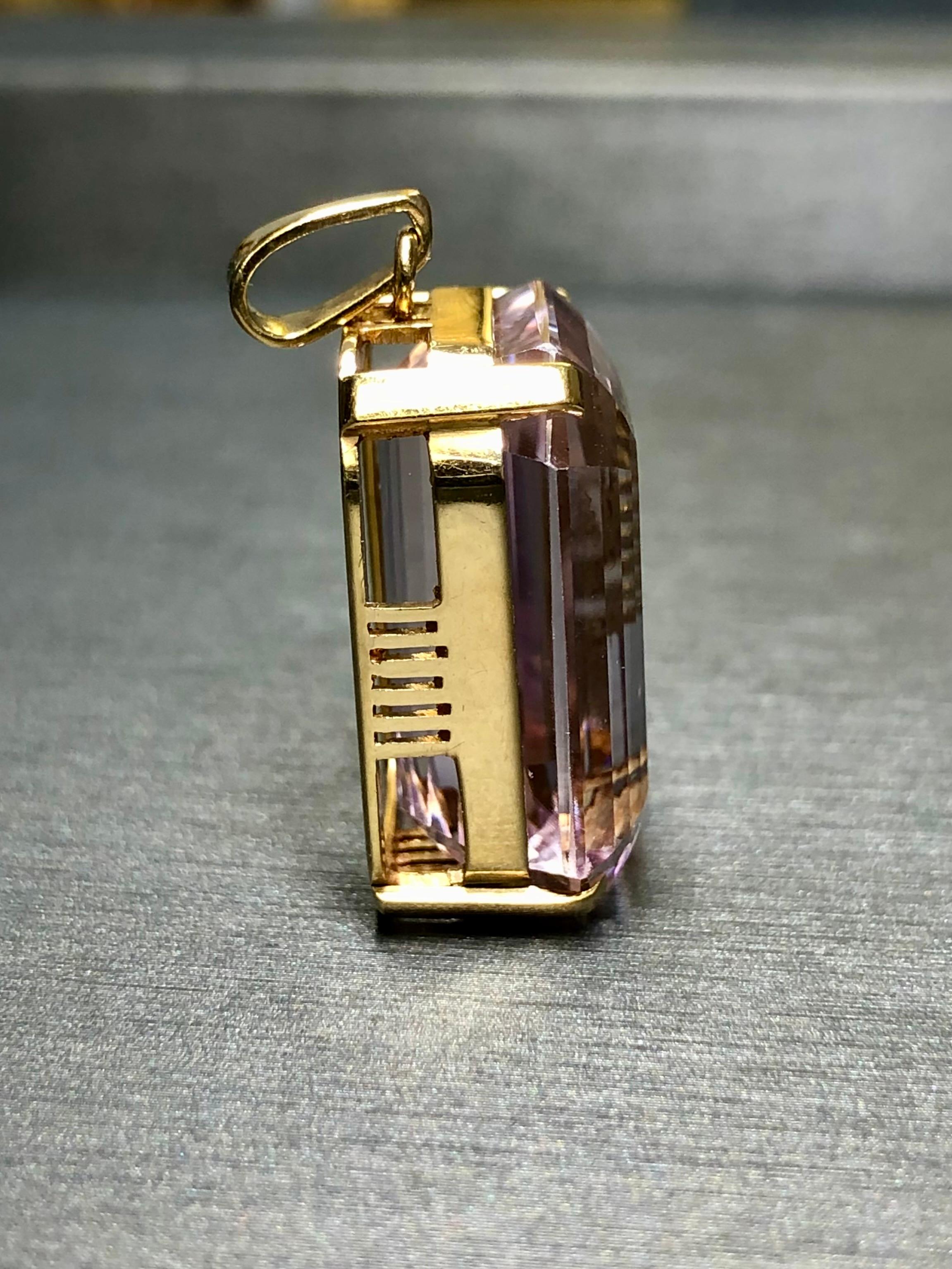 Estate 18K Yellow Gold Large Emerald Cut Kunzite Pendant Necklace 26.20ct In Excellent Condition For Sale In Winter Springs, FL