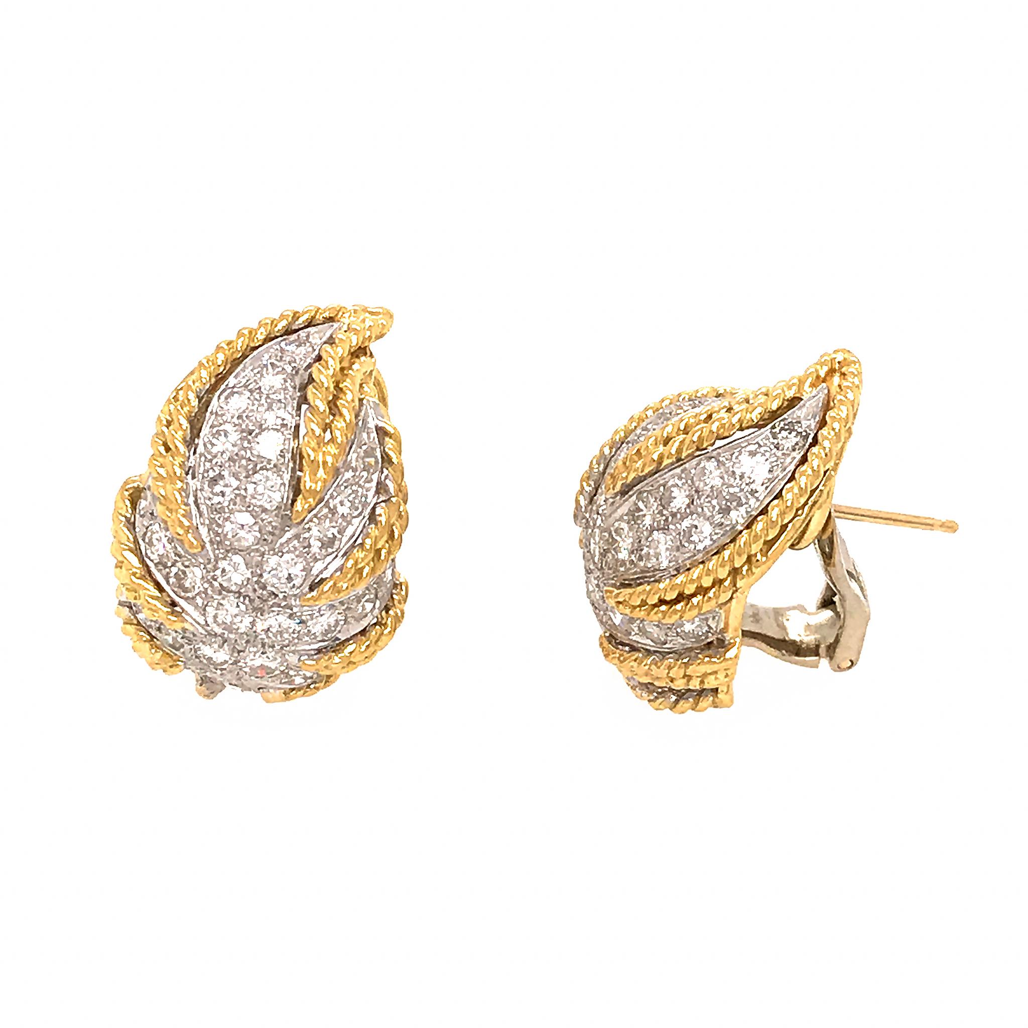 Estate 18 Karat Yellow Gold Leaf Diamond Earrings In Excellent Condition For Sale In New York, NY