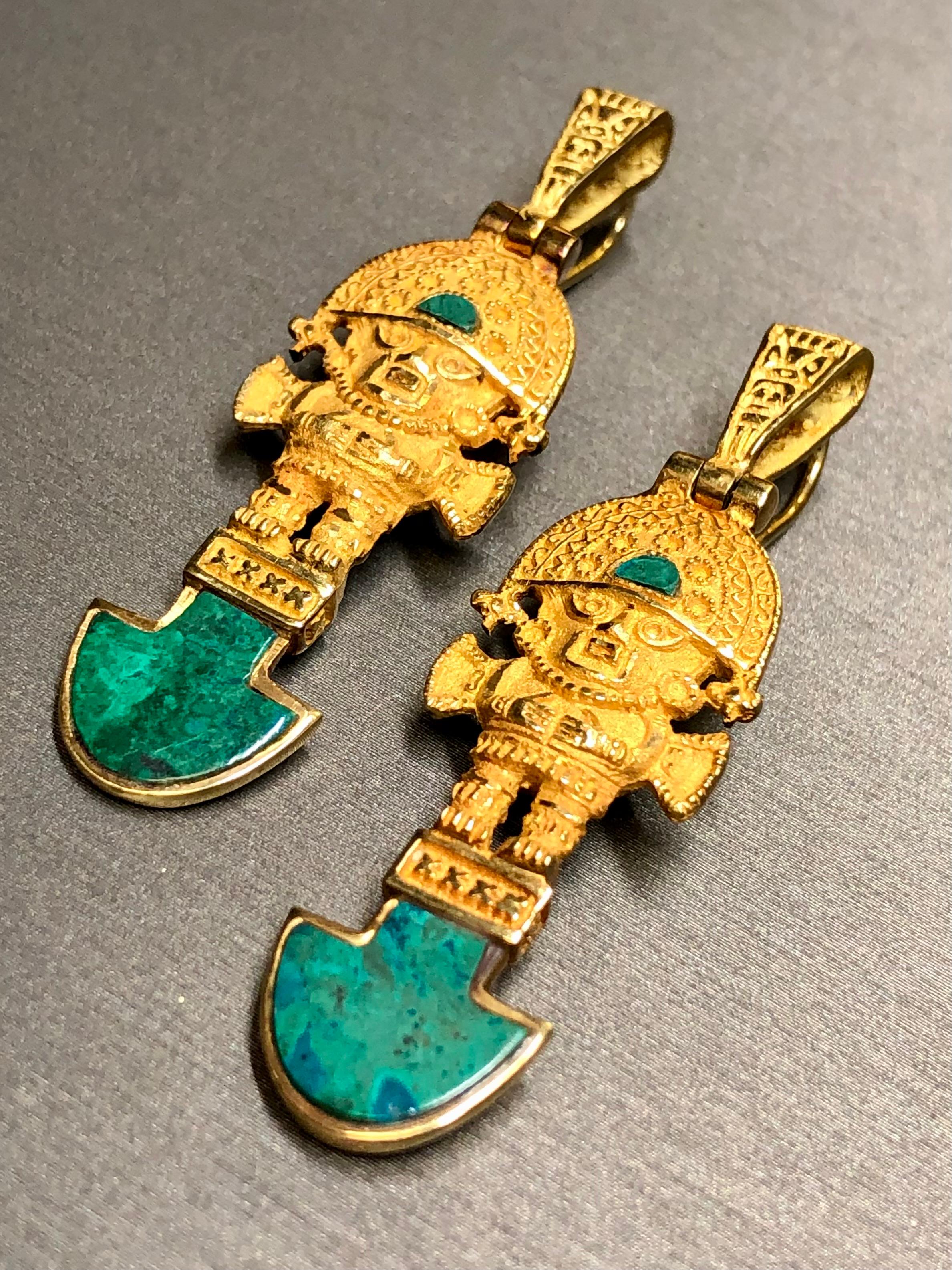 Beautiful Peruvian deity tumi shaped earrings done in 18K yellow gold and finished with beautiful carved piece of natural malachite. These were once pendants that have since been converted to earrings.


Dimensions/Weight:

Earrings measure 2.1”