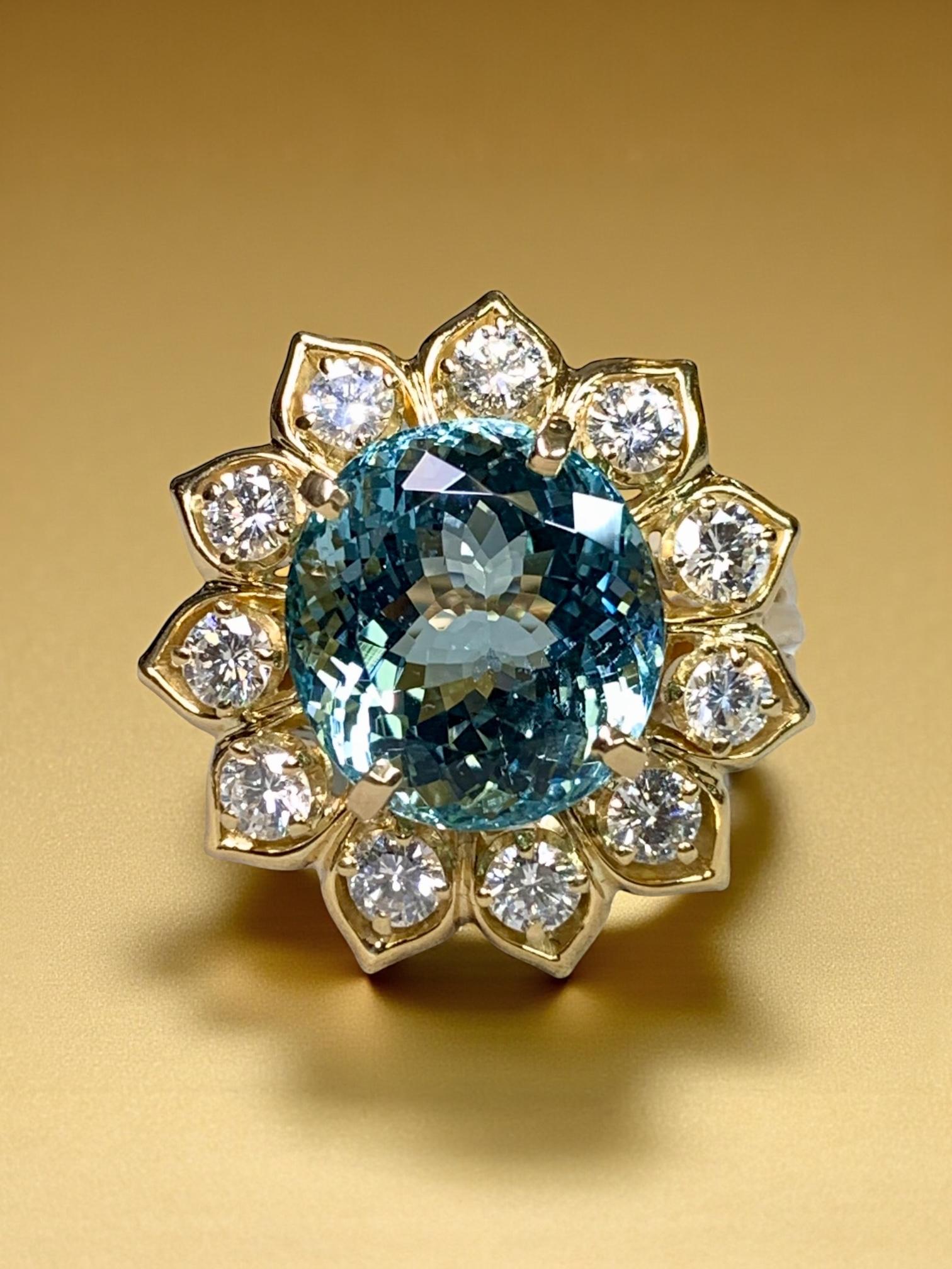 Bague Cocktail en or jaune 18K aigue-marine ovale diamantée 11.65ctw en vente 6