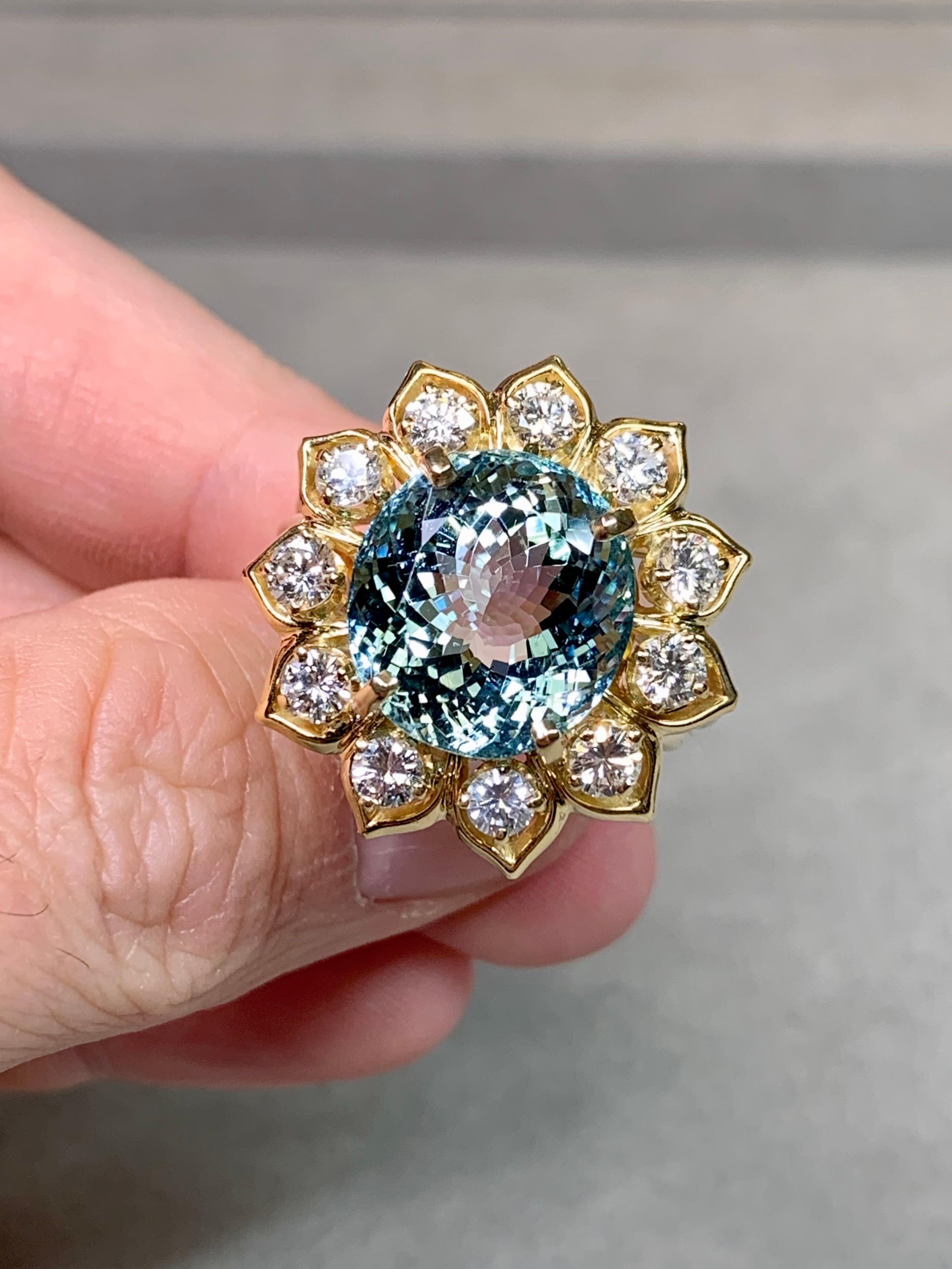 Bague Cocktail en or jaune 18K aigue-marine ovale diamantée 11.65ctw Unisexe en vente