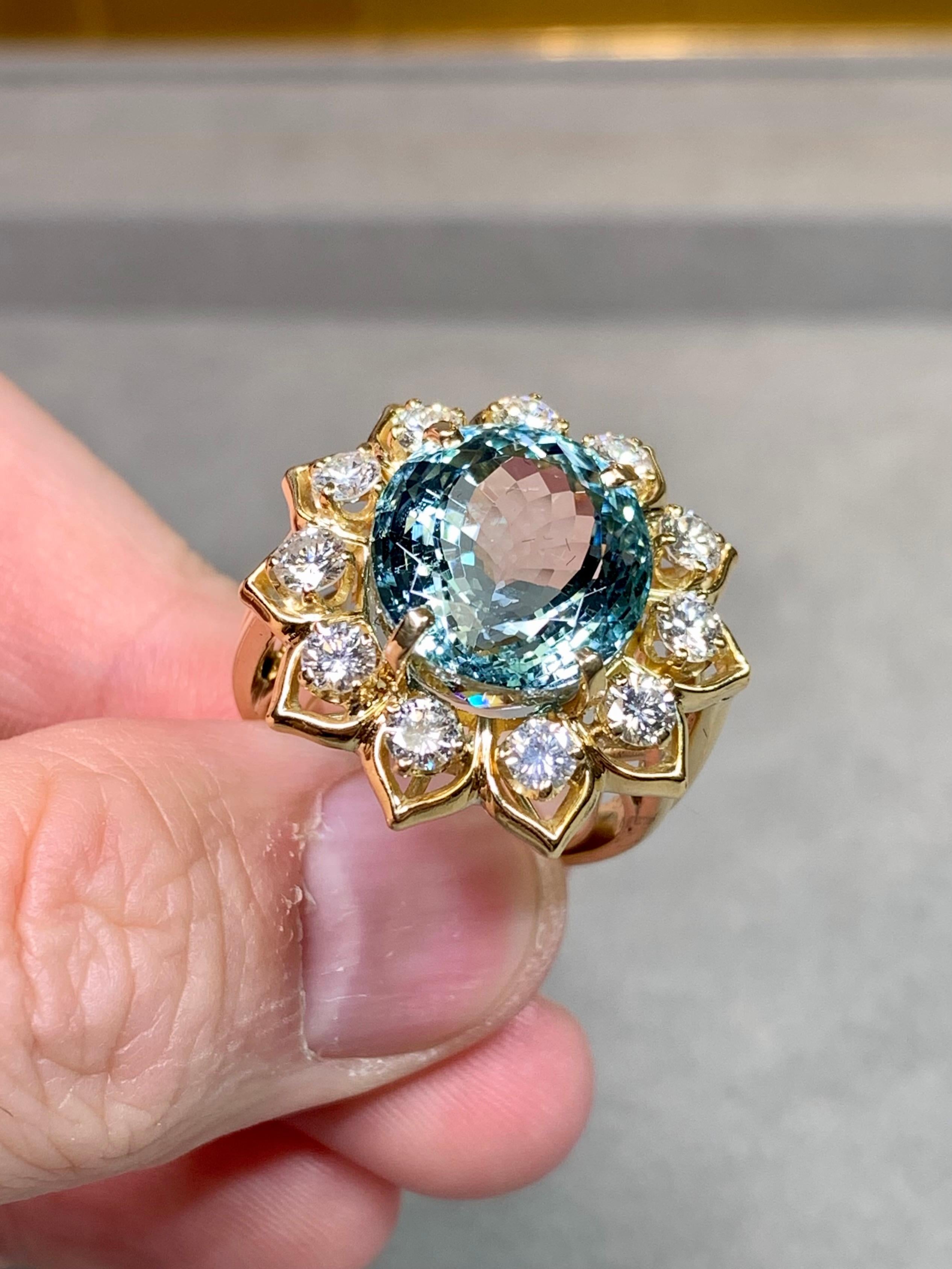 Bague Cocktail en or jaune 18K aigue-marine ovale diamantée 11.65ctw en vente 1