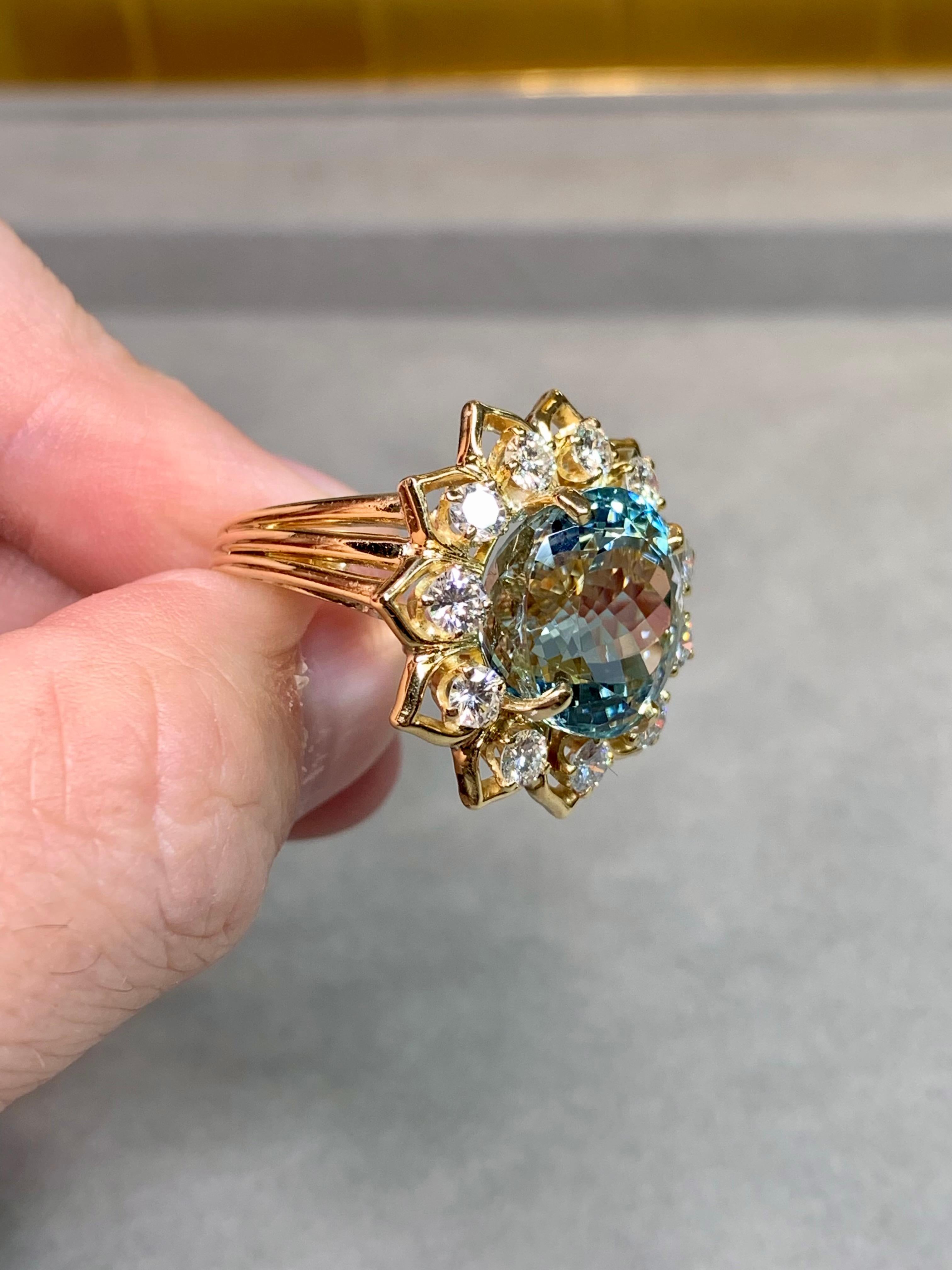 Bague Cocktail en or jaune 18K aigue-marine ovale diamantée 11.65ctw en vente 2