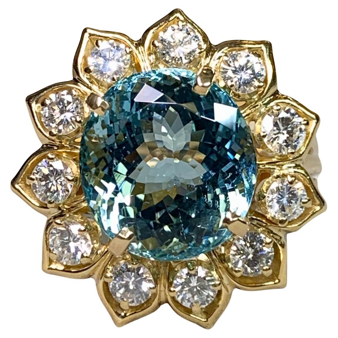 Bague Cocktail en or jaune 18K aigue-marine ovale diamantée 11.65ctw en vente