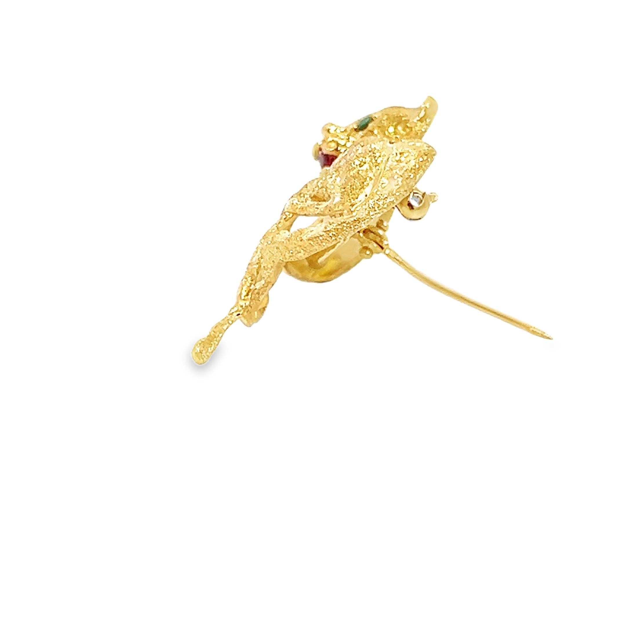 Round Cut Estate 18K Yellow Gold Panther Brooch Pin For Sale