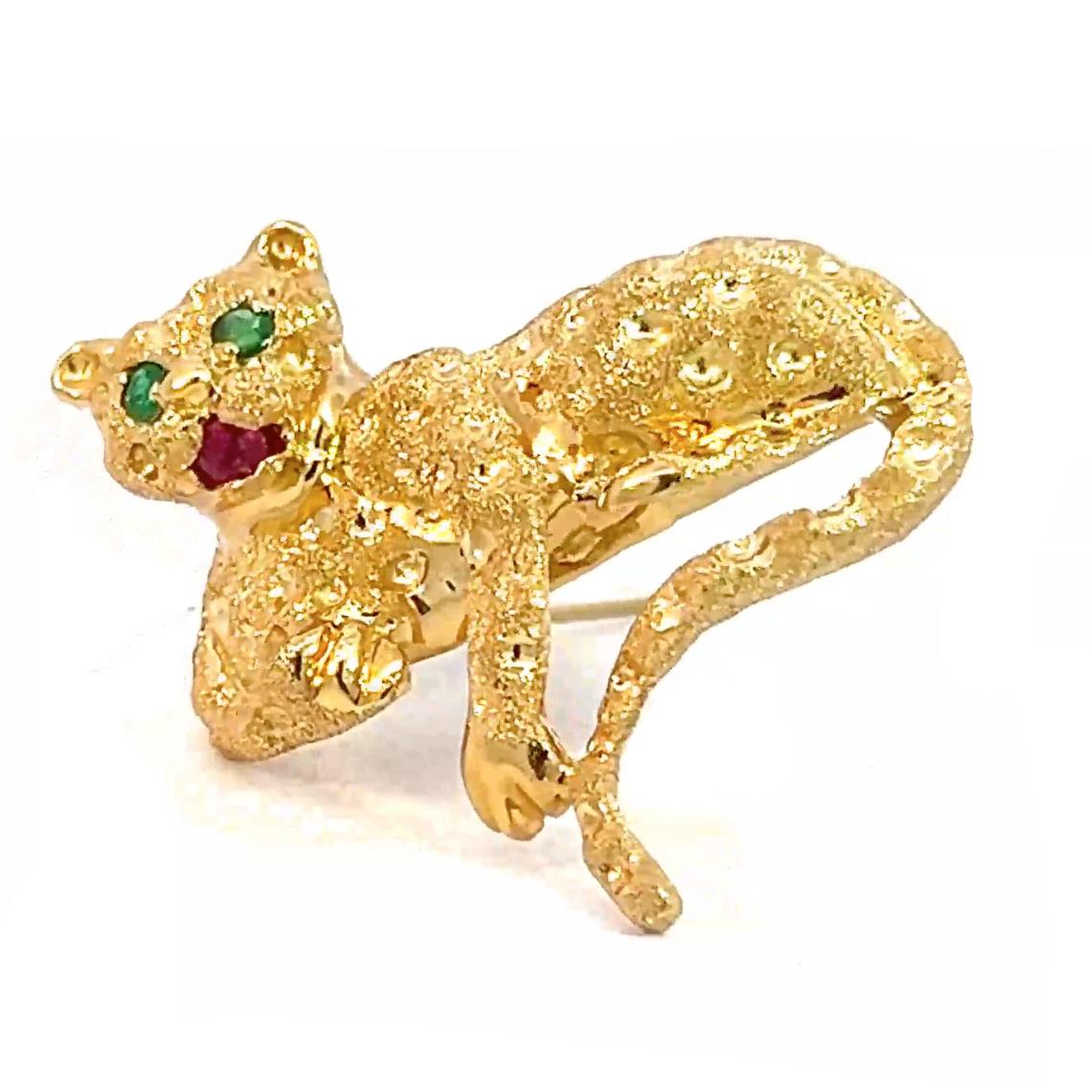 Estate 18K Yellow Gold Panther Brooch Pin For Sale 3