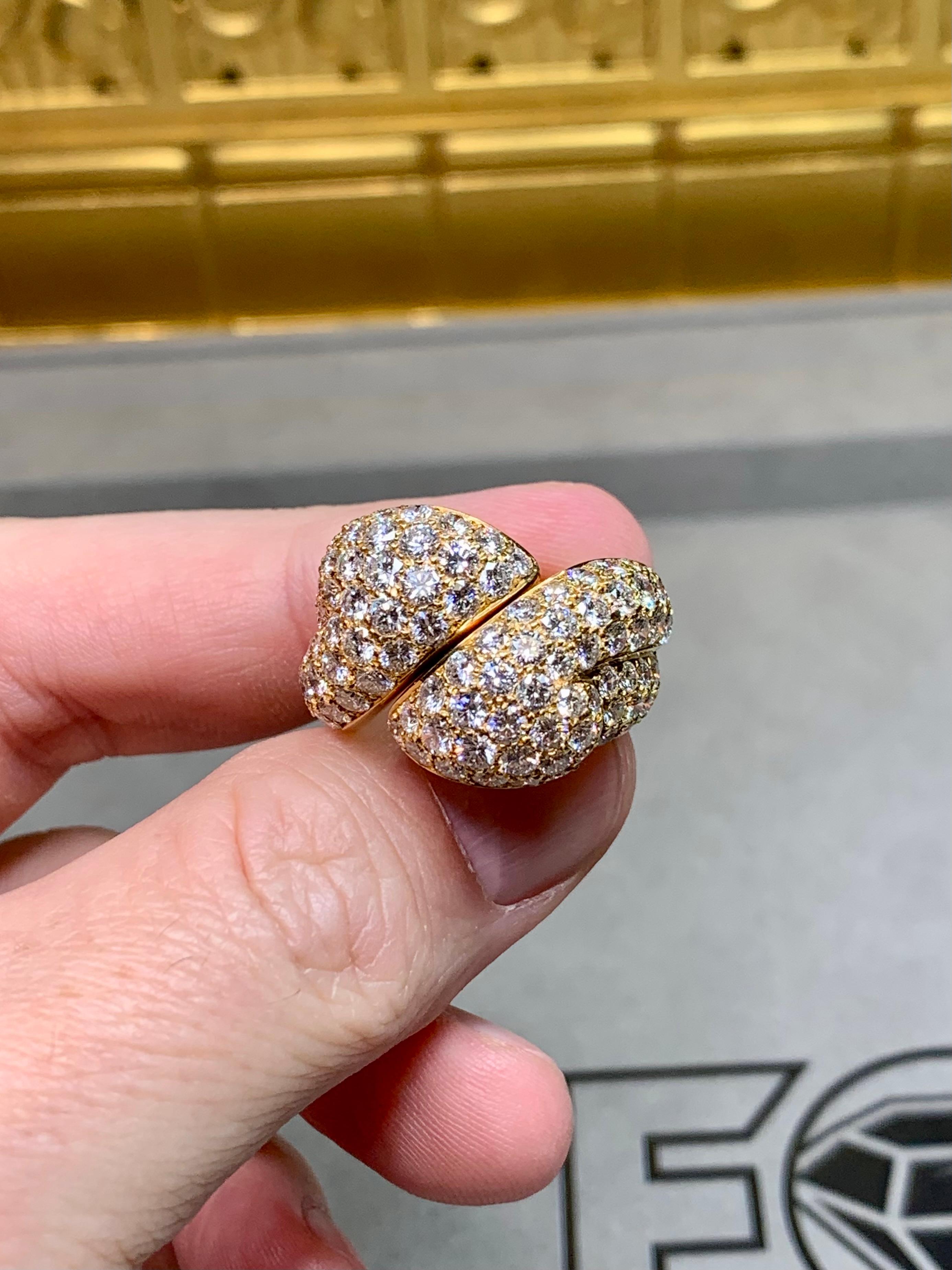 Bague de cocktail en or jaune 18K Pavé de diamants à charnière par Blickman en vente 5
