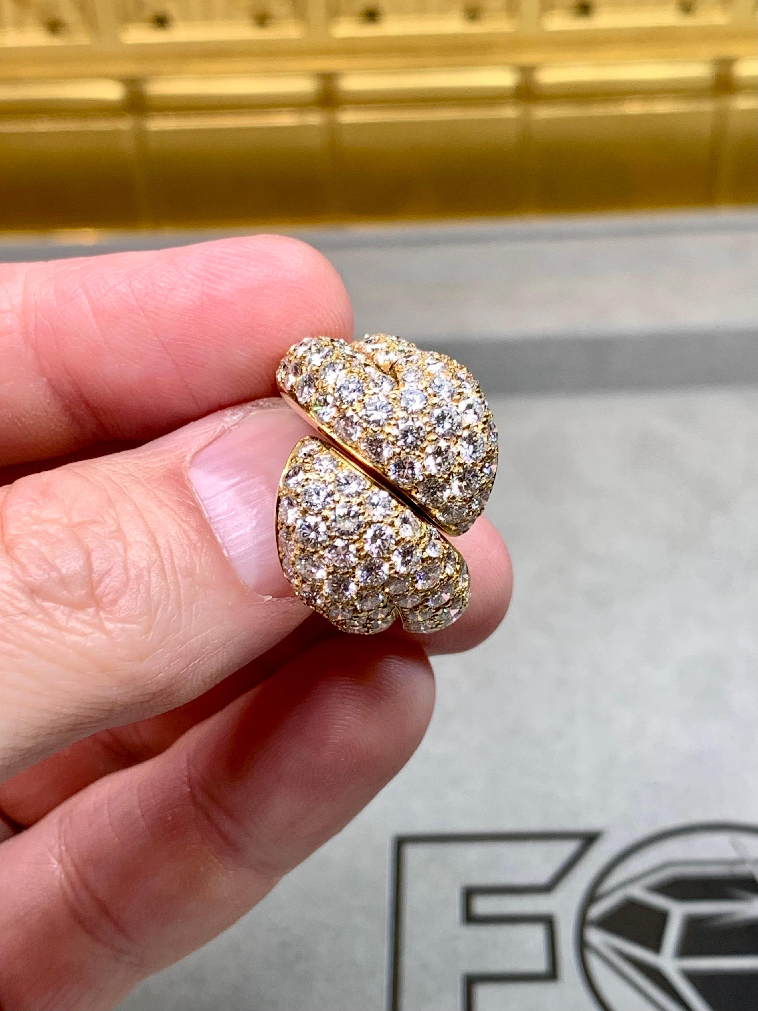 Bague de cocktail en or jaune 18K Pavé de diamants à charnière par Blickman en vente 9