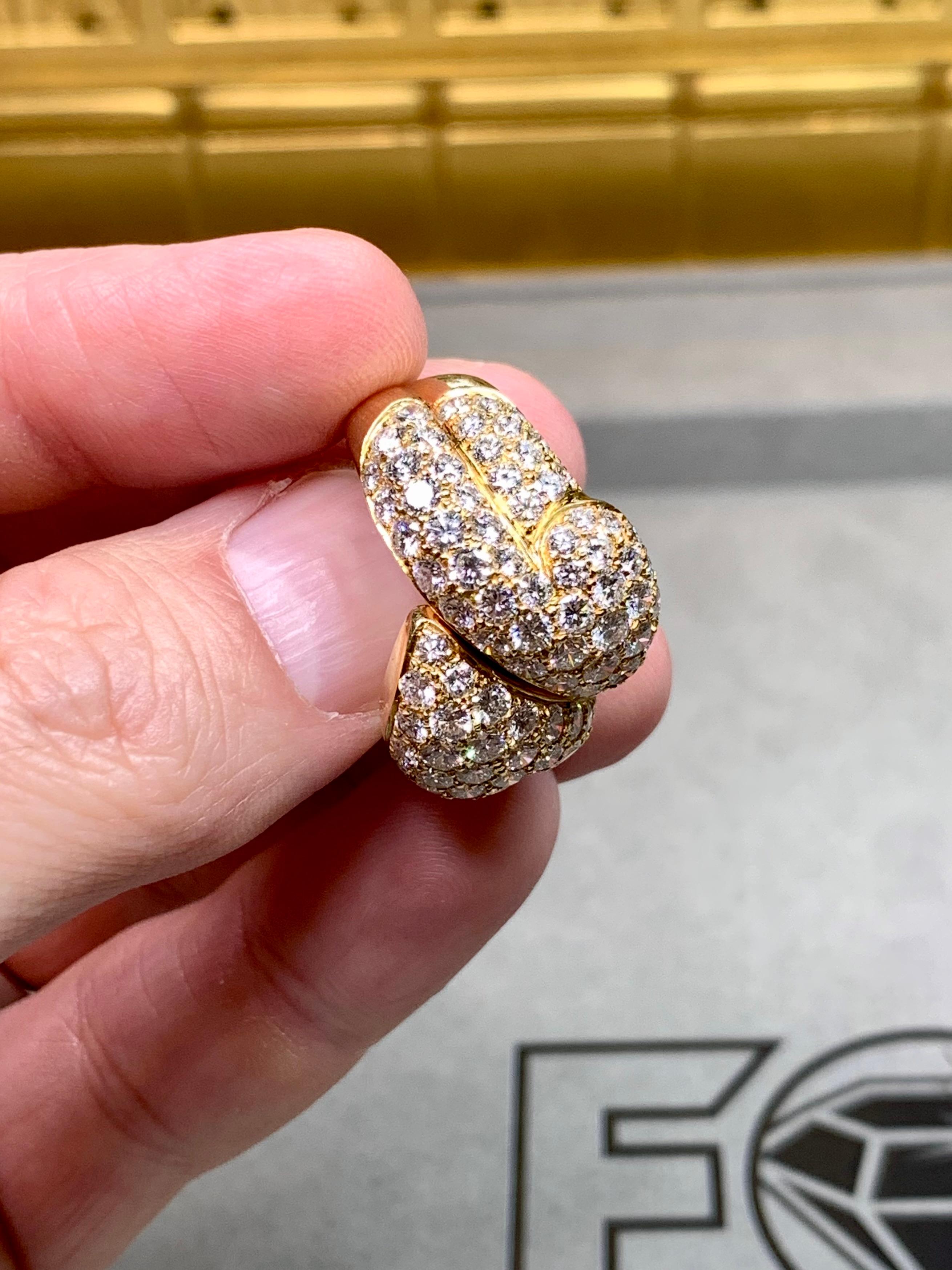 Bague de cocktail en or jaune 18K Pavé de diamants à charnière par Blickman en vente 10
