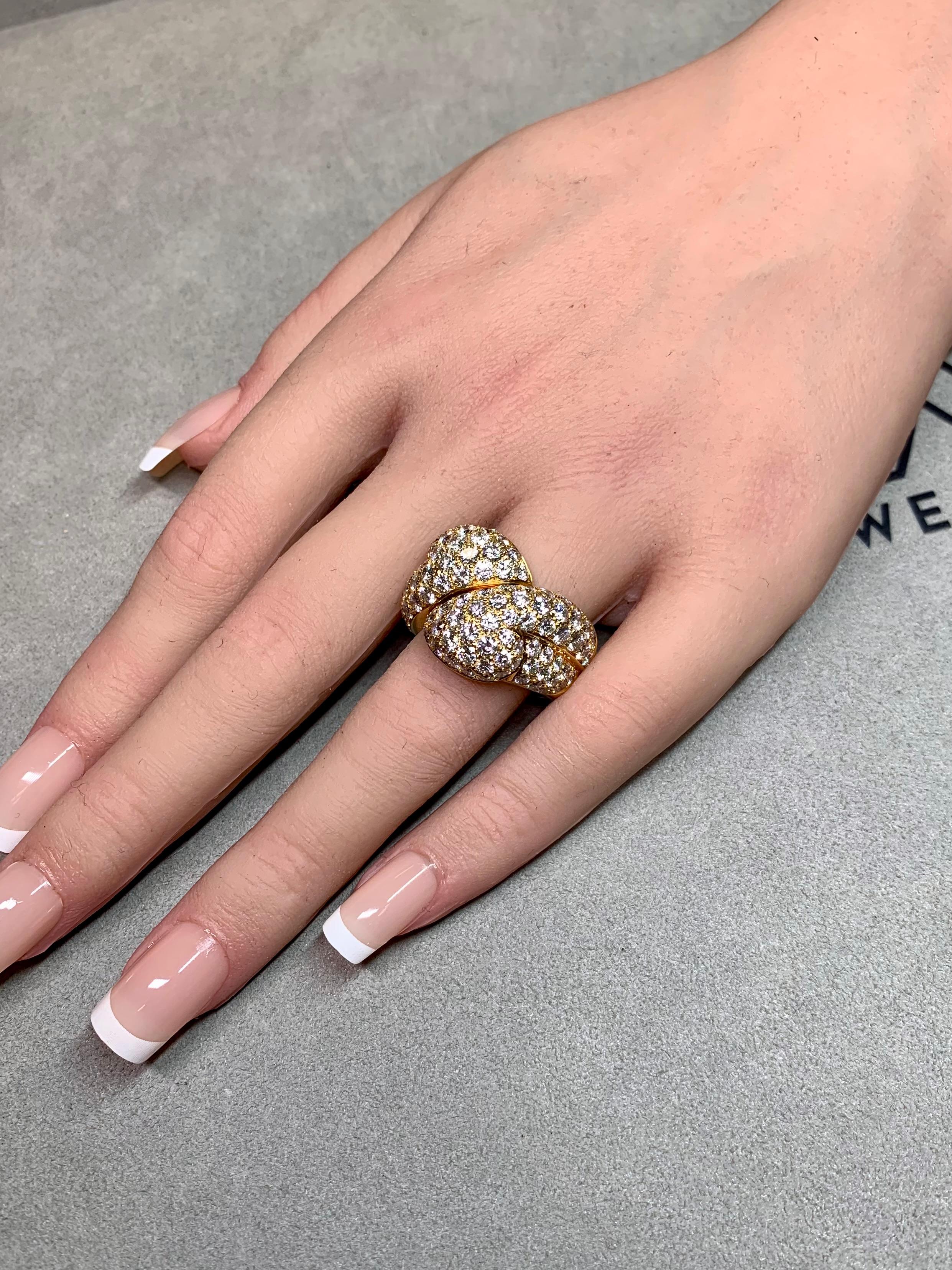 Bague de cocktail en or jaune 18K Pavé de diamants à charnière par Blickman en vente 11