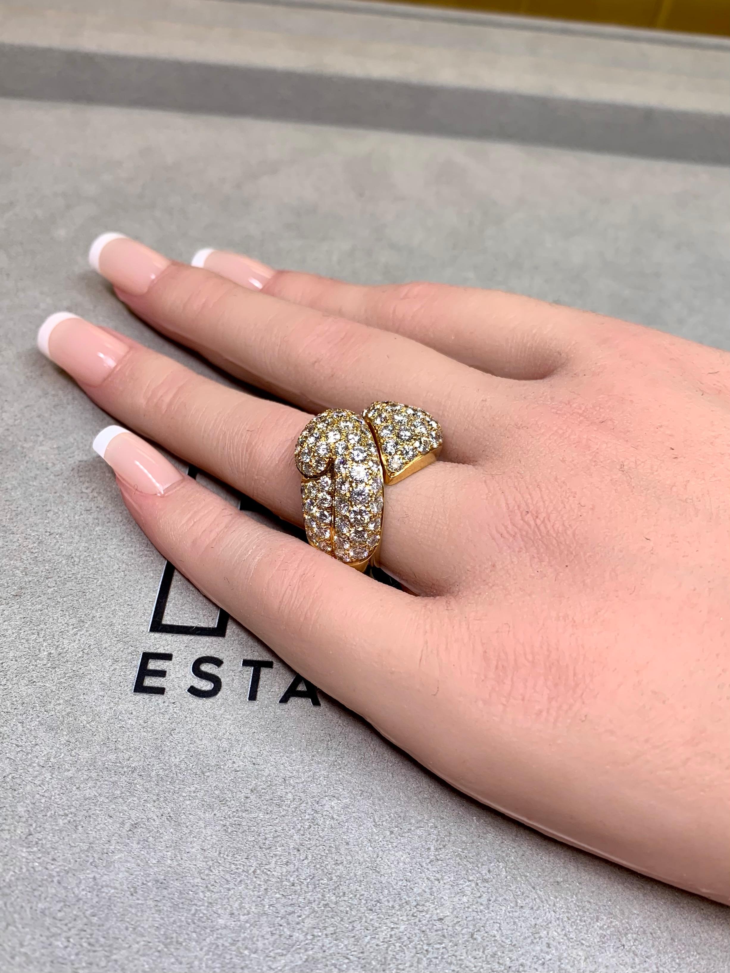 Bague de cocktail en or jaune 18K Pavé de diamants à charnière par Blickman en vente 12