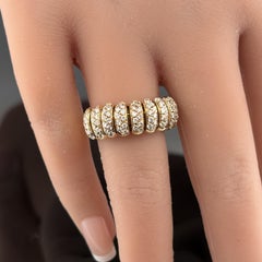 Estate Bague en or jaune 18K avec pavé de diamants à segments multiples, ~1.35 CTW, Italie