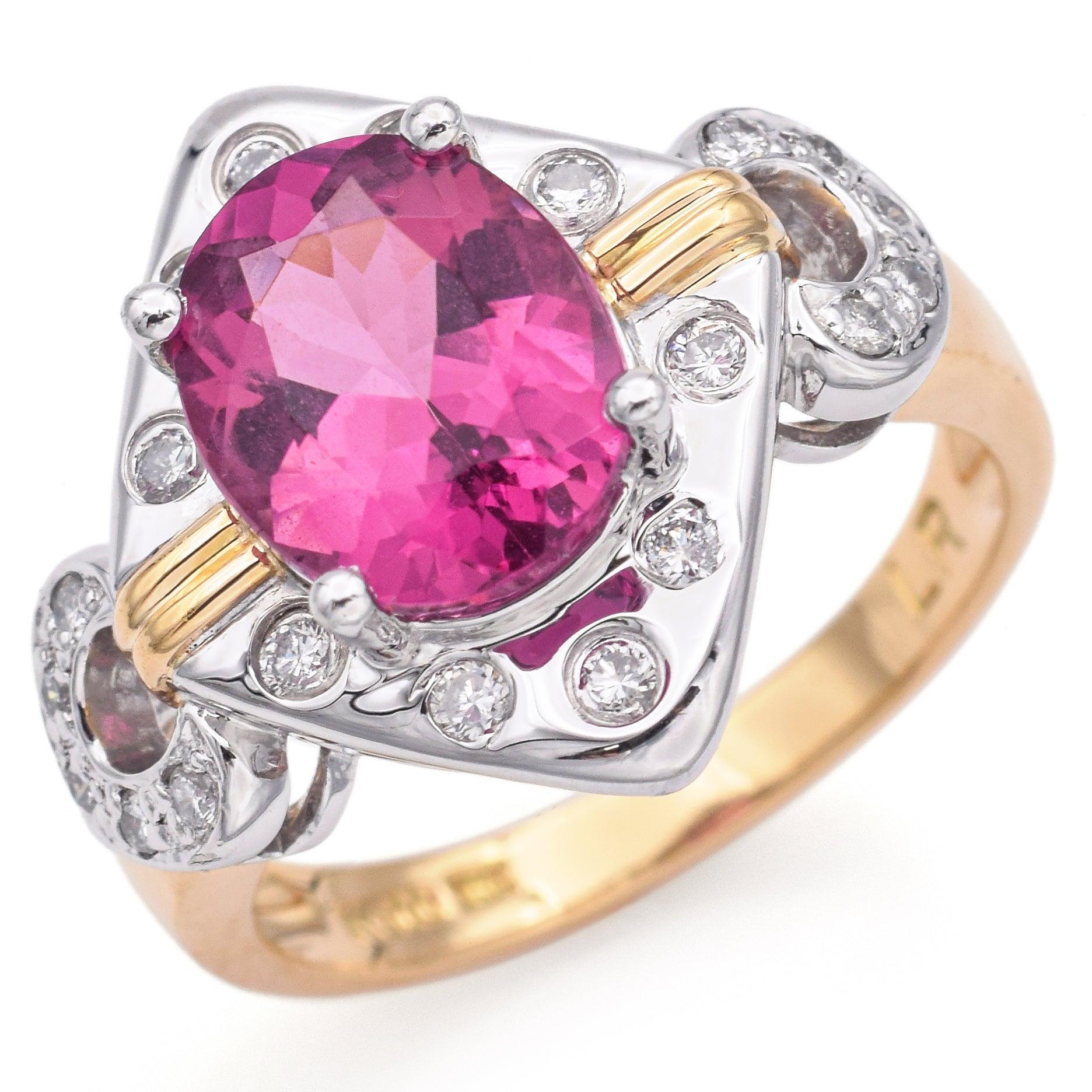 Pierre : 3.6ct Tourmaline rose et diamant
Poids : 10,3 grammes
Face de l'anneau : 19,2 x 22 mm
Taille de l'anneau : 9
Poinçon : 18K PT900

ARTICLE #:BR-1251-041724-07
