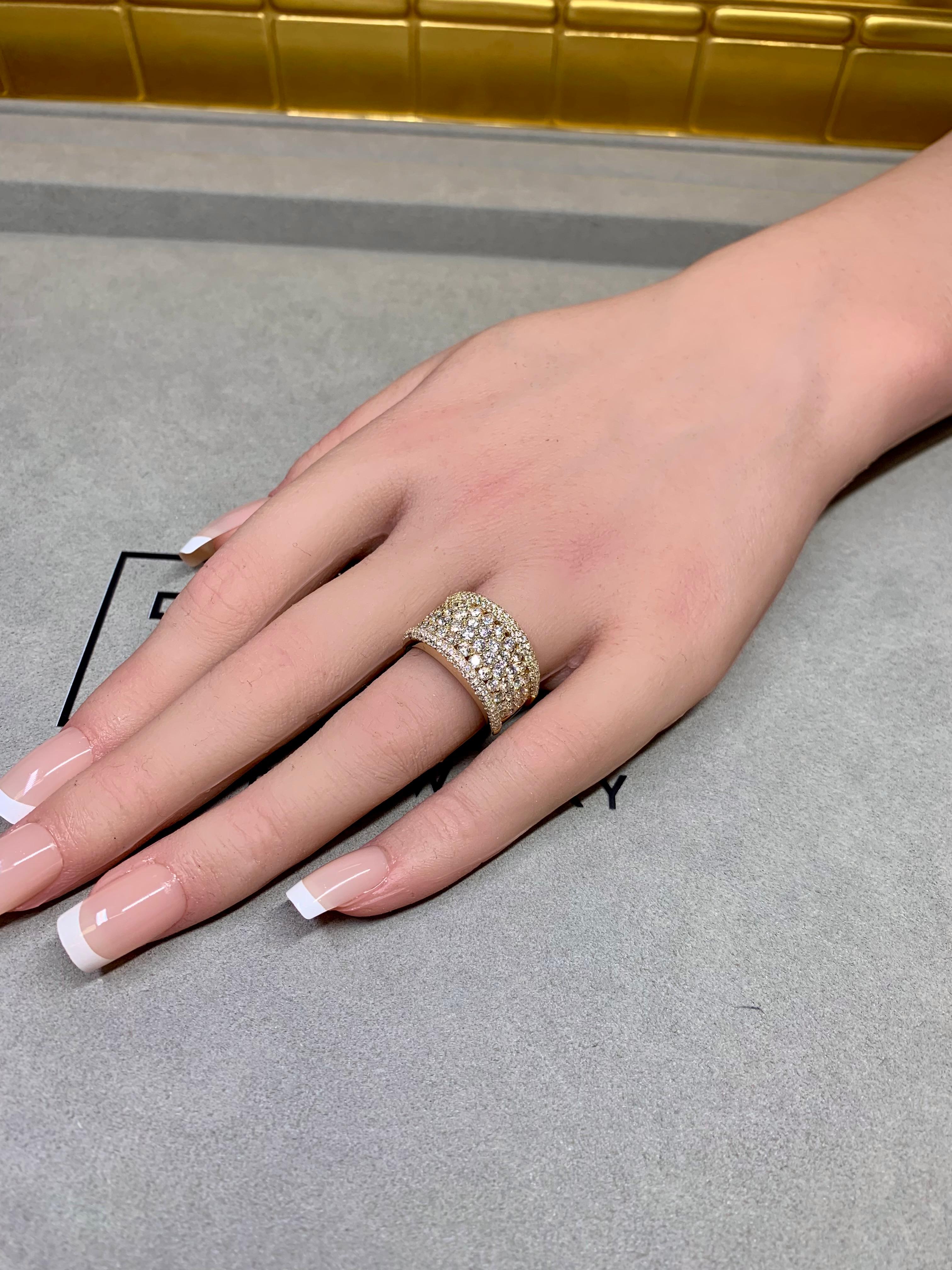 Estate 18K Yellow Gold Prong Set Diamond Wide Cigar Band Cocktail Ring 4.70ctw im Angebot 6