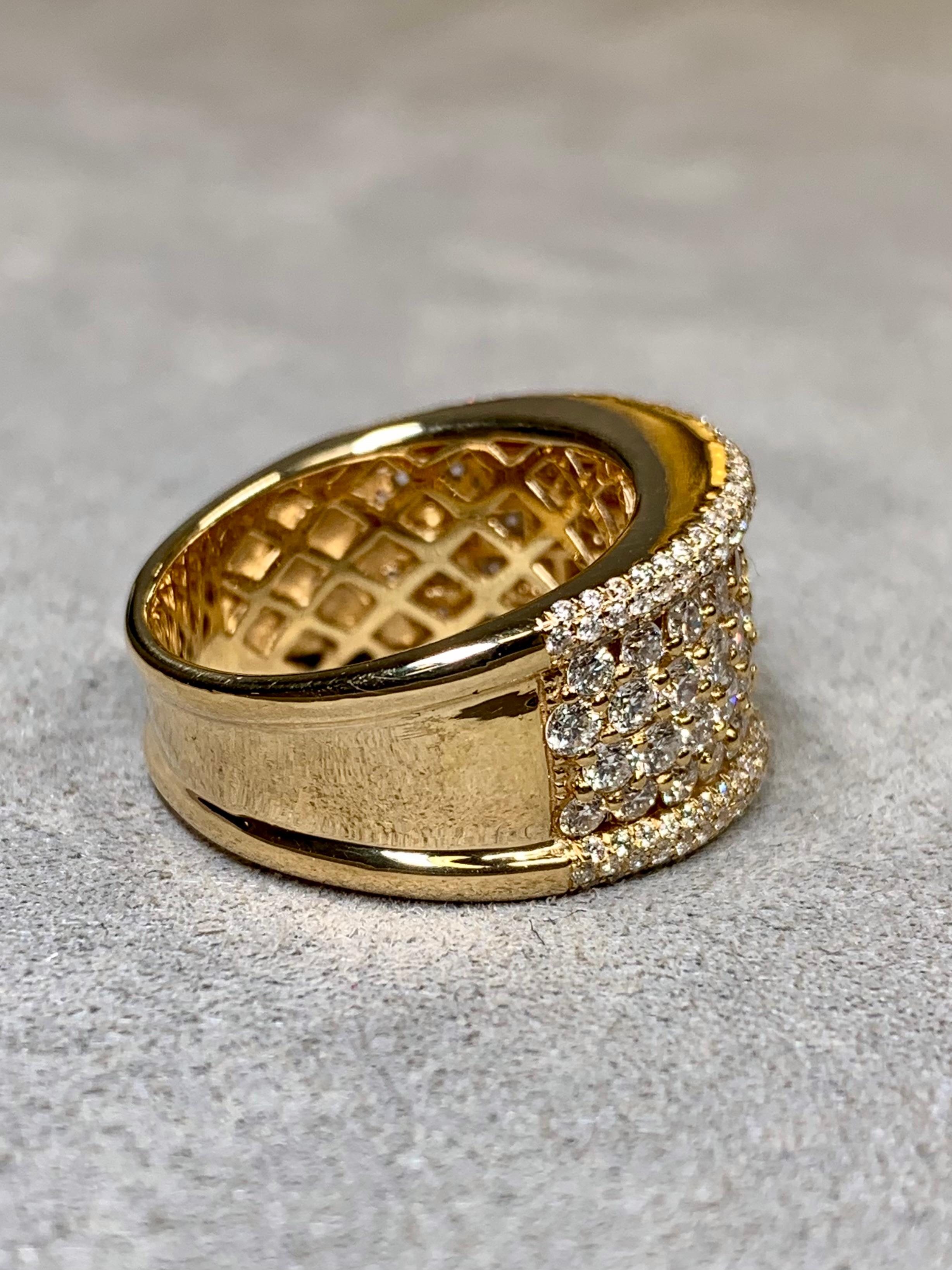 Estate 18K Yellow Gold Prong Set Diamond Wide Cigar Band Cocktail Ring 4.70ctw (Zeitgenössisch) im Angebot