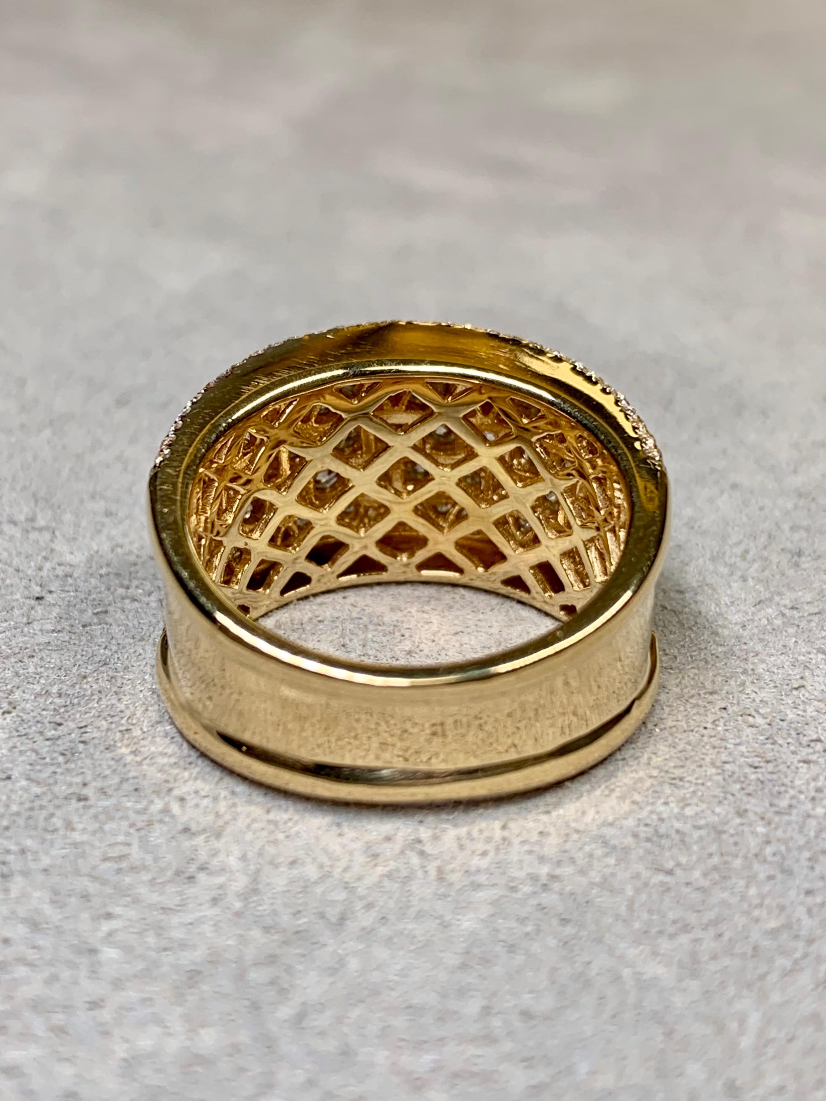 Estate 18K Yellow Gold Prong Set Diamond Wide Cigar Band Cocktail Ring 4.70ctw (Rundschliff) im Angebot