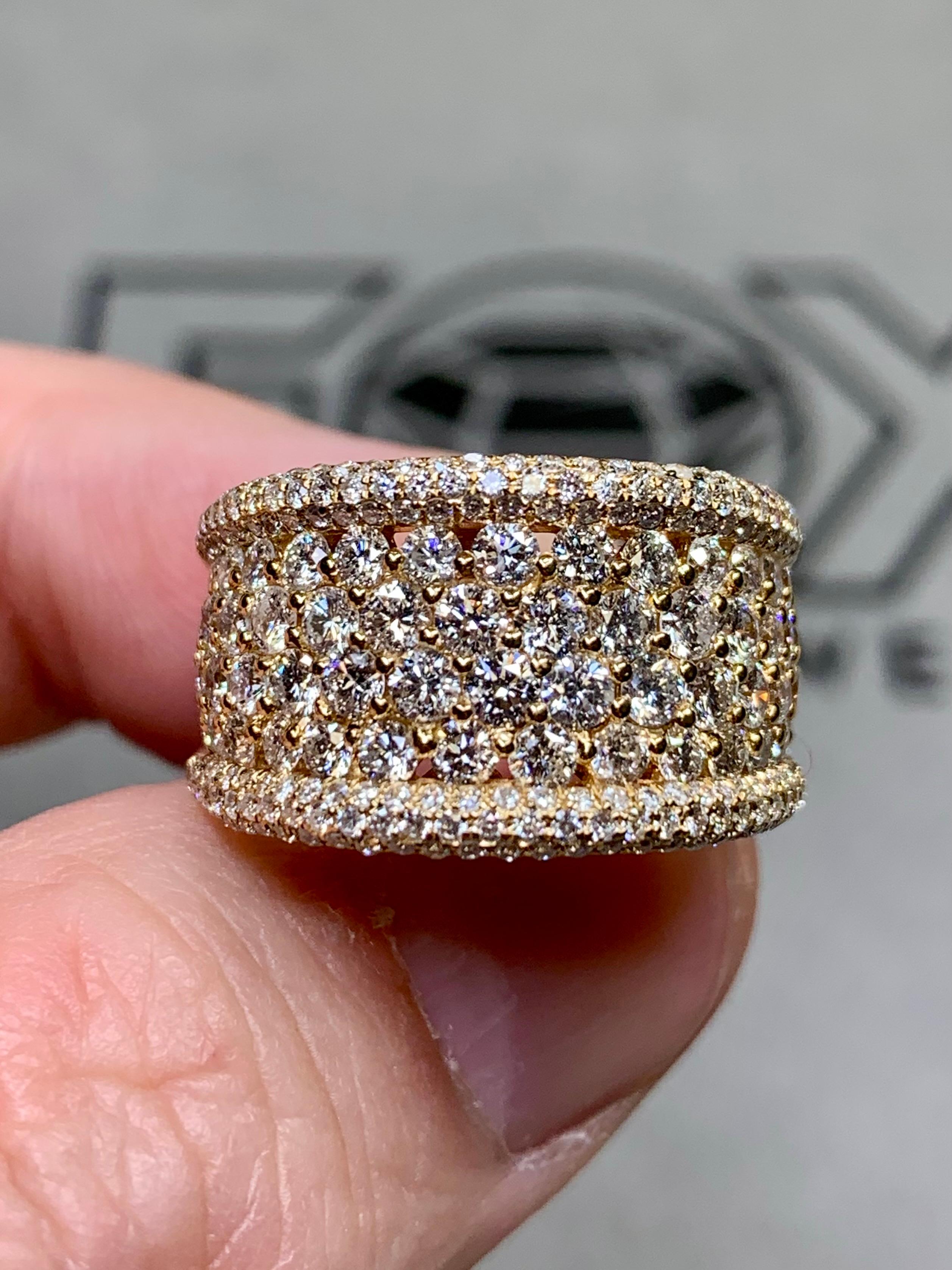 Estate 18K Yellow Gold Prong Set Diamond Wide Cigar Band Cocktail Ring 4.70ctw im Angebot 2