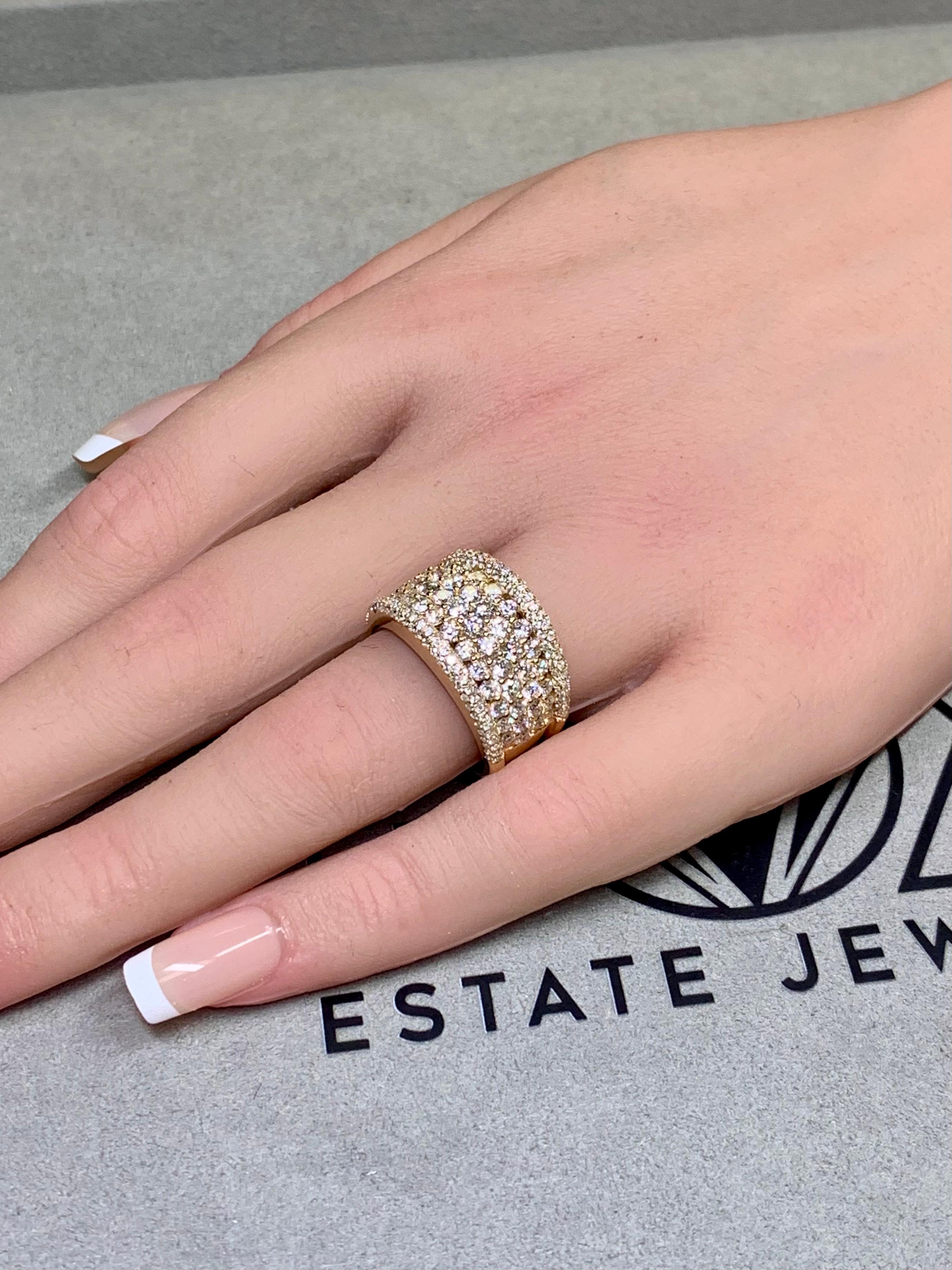 Estate 18K Yellow Gold Prong Set Diamond Wide Cigar Band Cocktail Ring 4.70ctw im Angebot 3